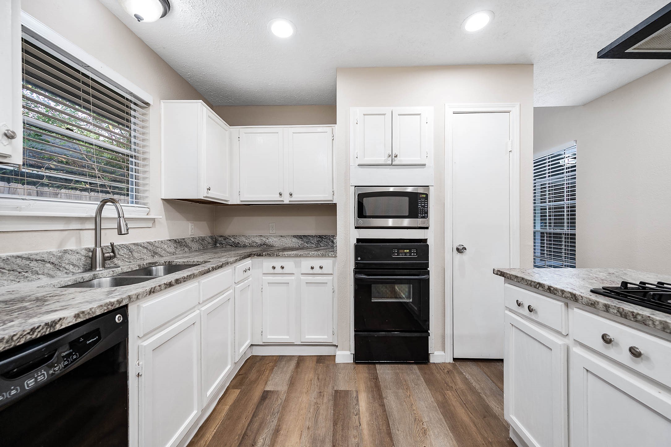 15607 Barbarossa Drive Property Photo 14