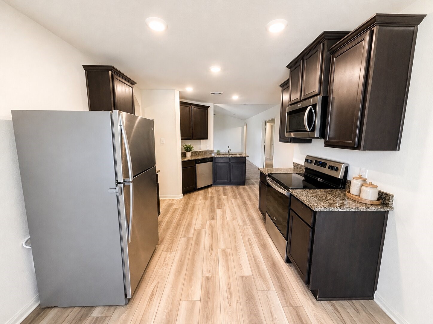 7942 Vacek Meadows Loop Property Photo 4