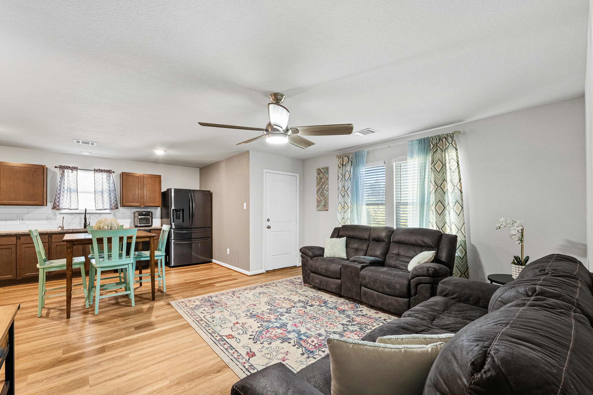 3031 Apache Street Property Photo 4