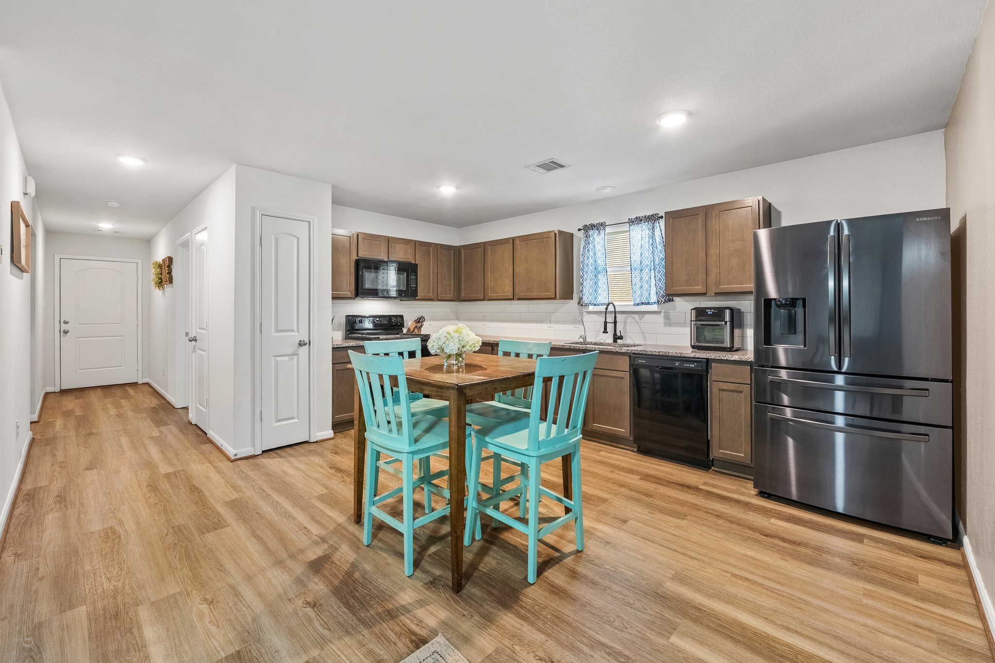 3031 Apache Street Property Photo 5