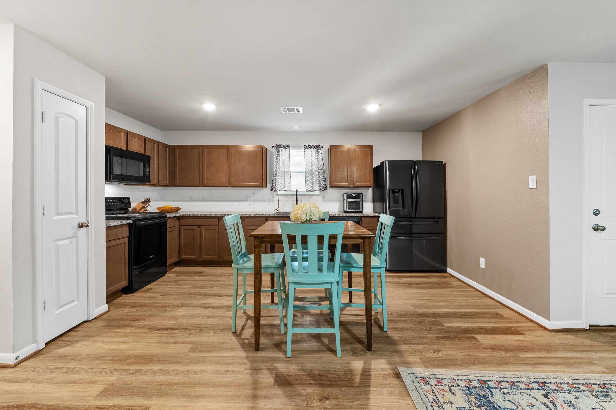 3031 Apache Street Property Photo 6