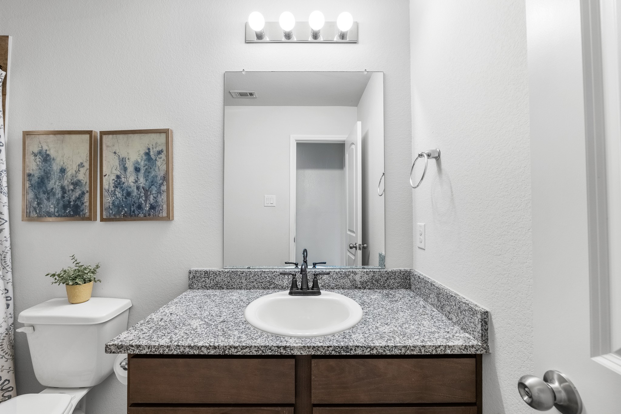 3031 Apache Street Property Photo 15