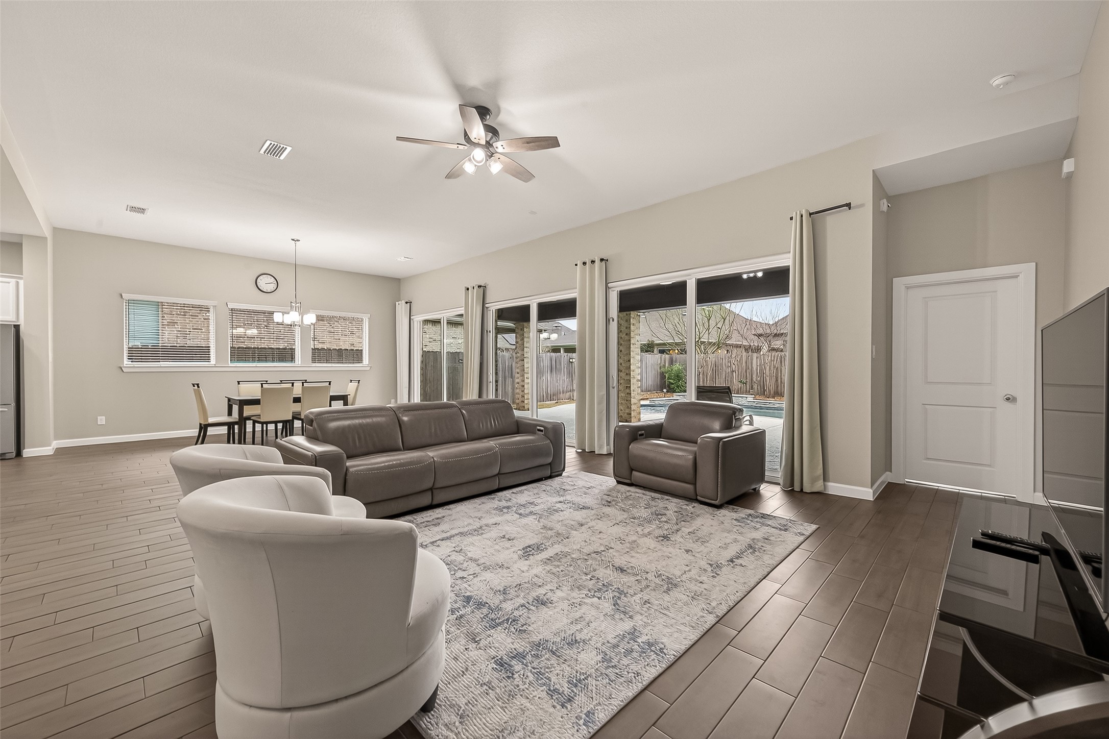 2706 Ripe Amber Cup Court Property Photo 9