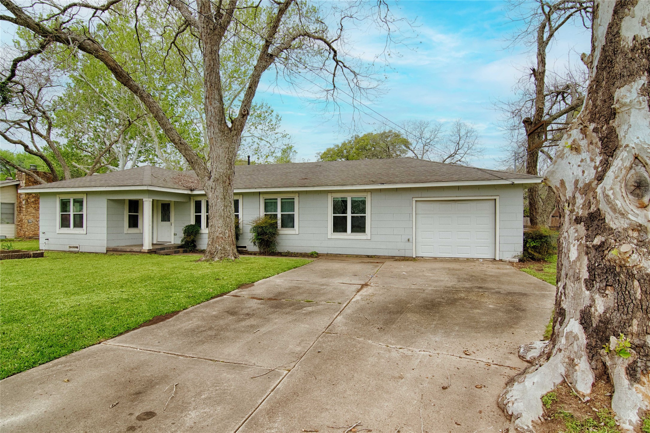 125 Burford Drive Property Photo
