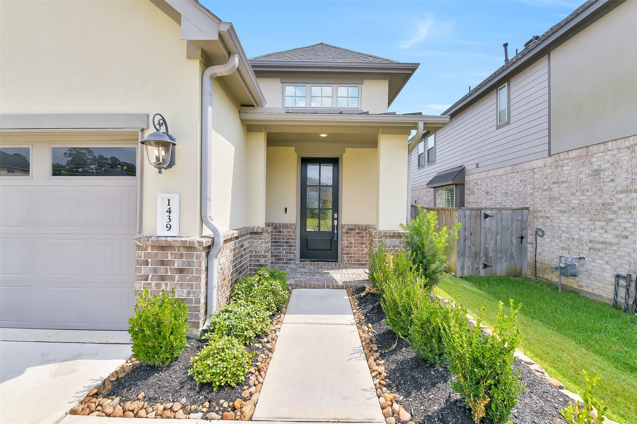 1439 Northwood Bluff Lane Property Photo 2