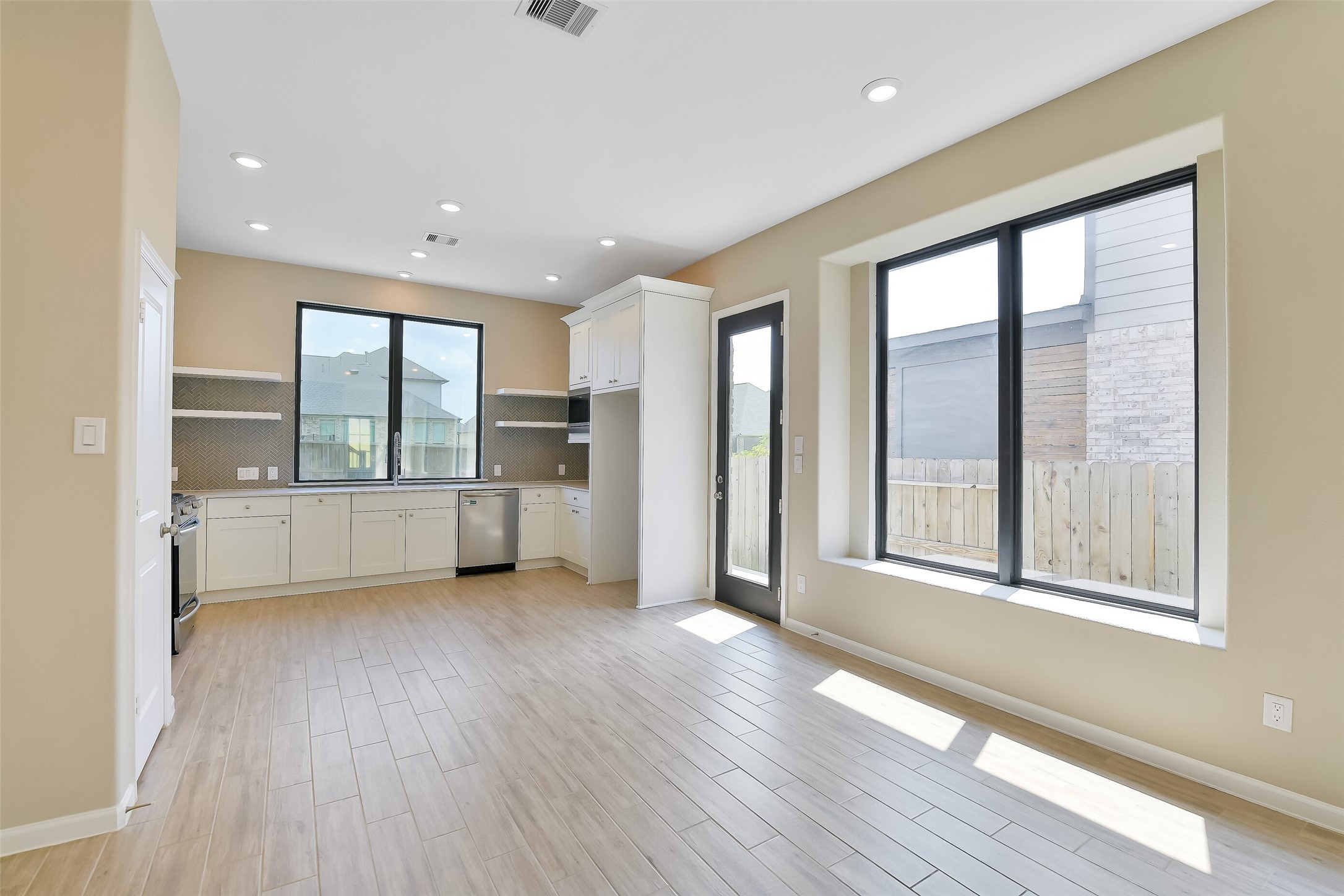 1439 Northwood Bluff Lane Property Photo 9