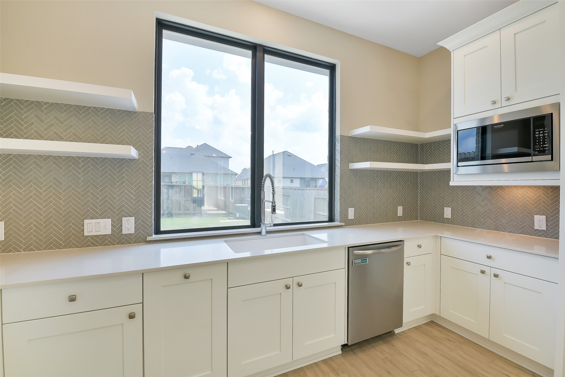 1439 Northwood Bluff Lane Property Photo 12