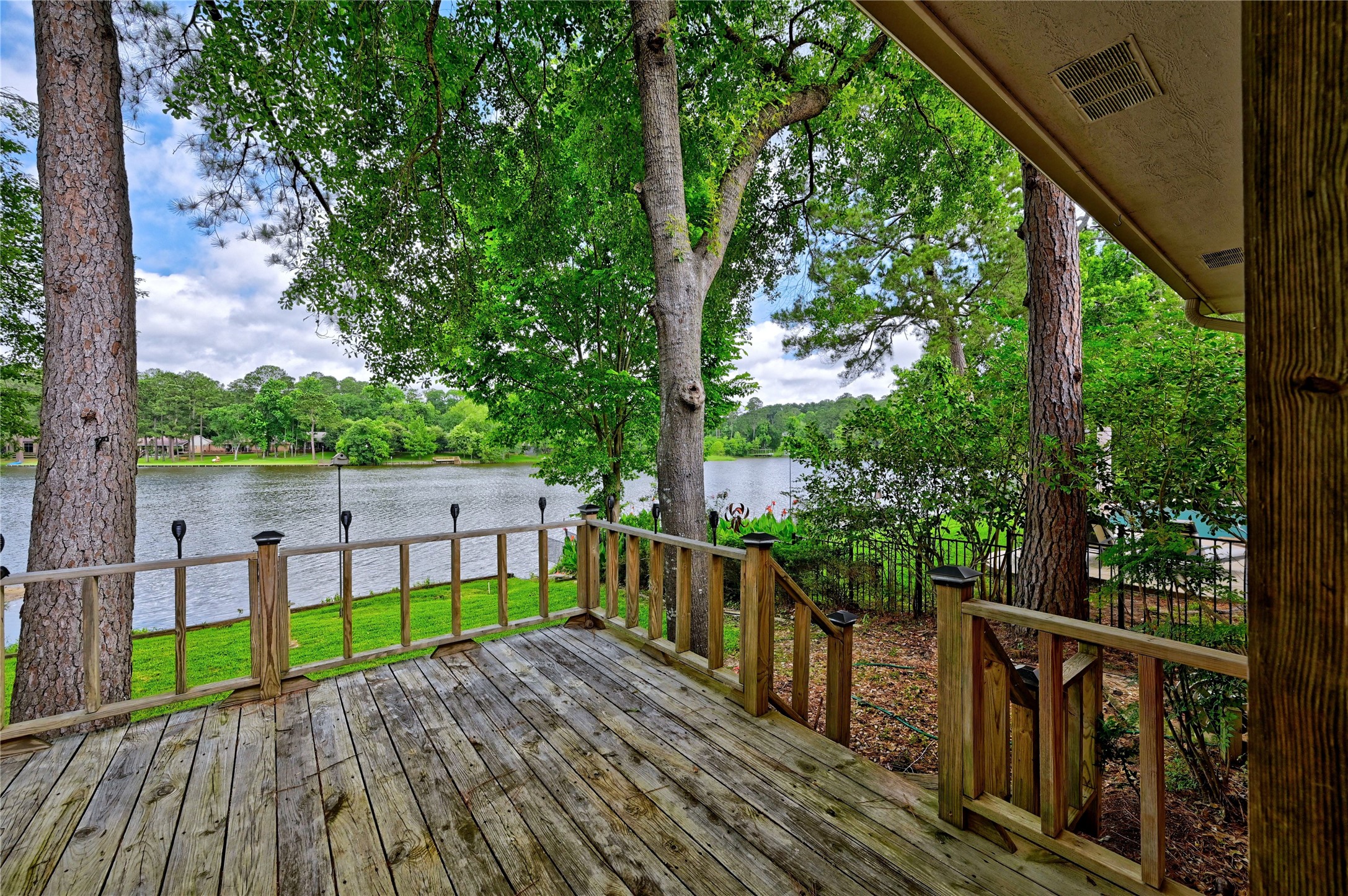 1925 East Lake Drive Property Photo 3