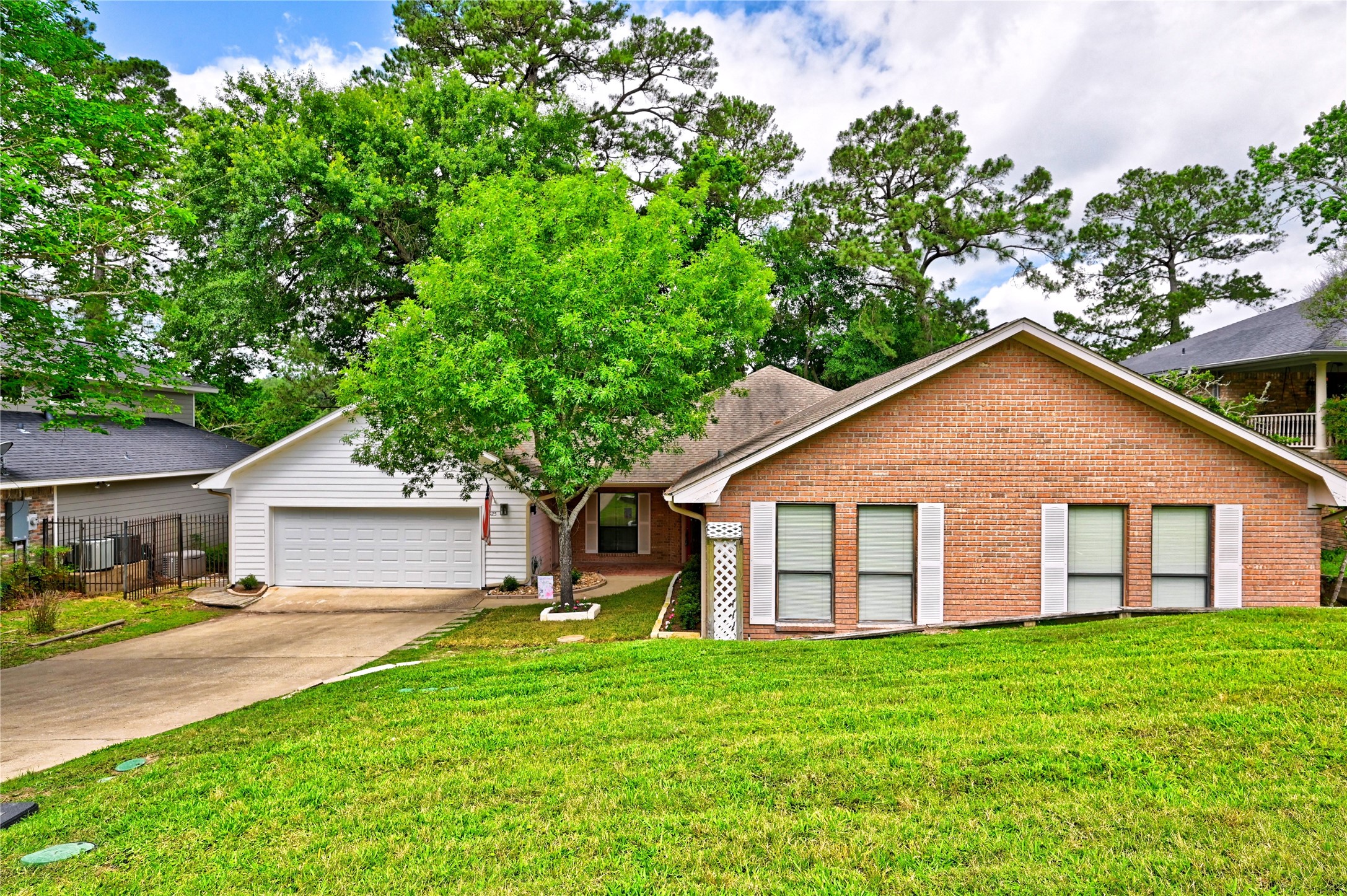 1925 East Lake Drive Property Photo 6