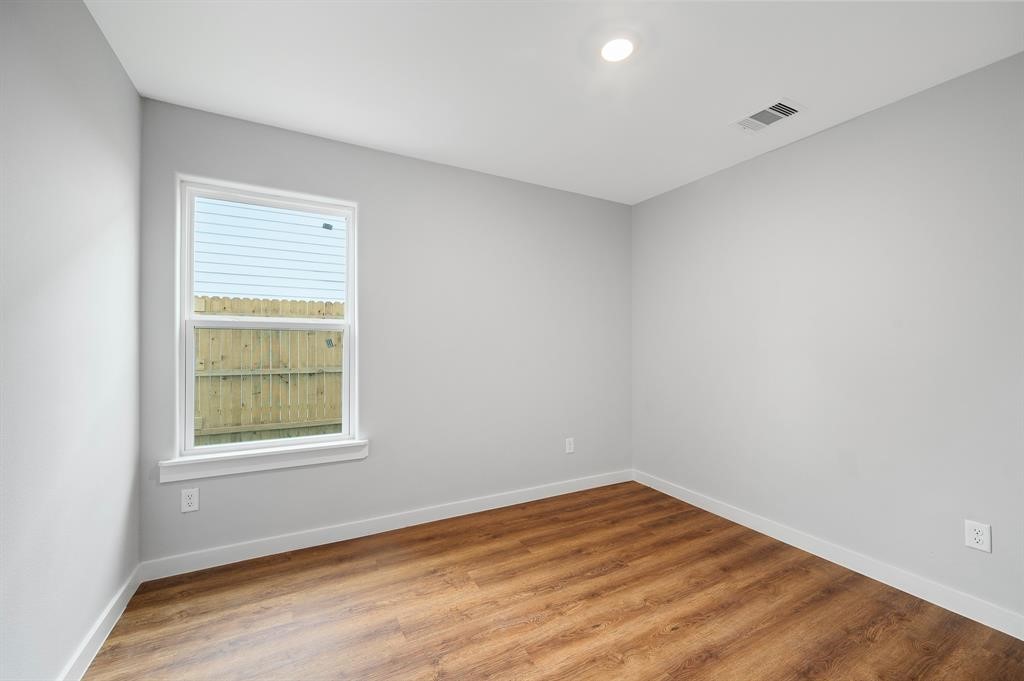 7804 Crestview Drive B Property Photo 8