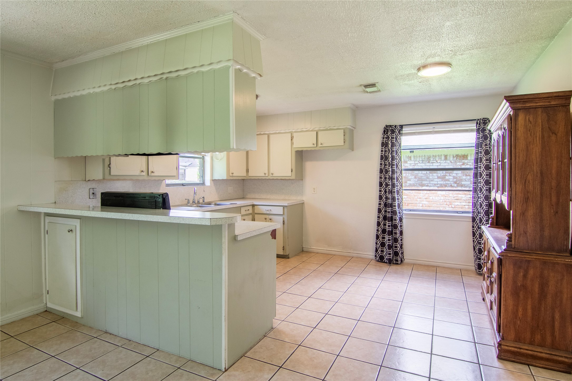 820 Midas Lane Property Photo 7