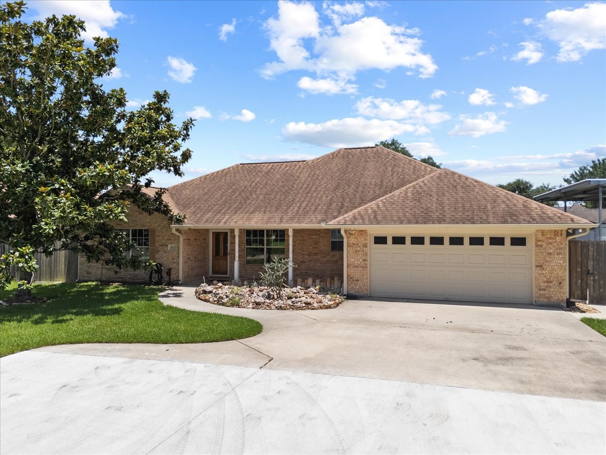 607 Sharondoah Drive Property Photo 1
