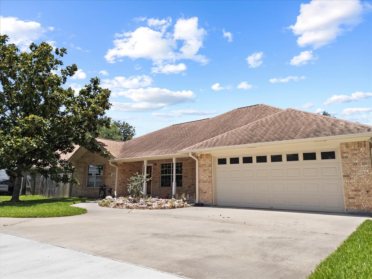 607 Sharondoah Drive Property Photo 2