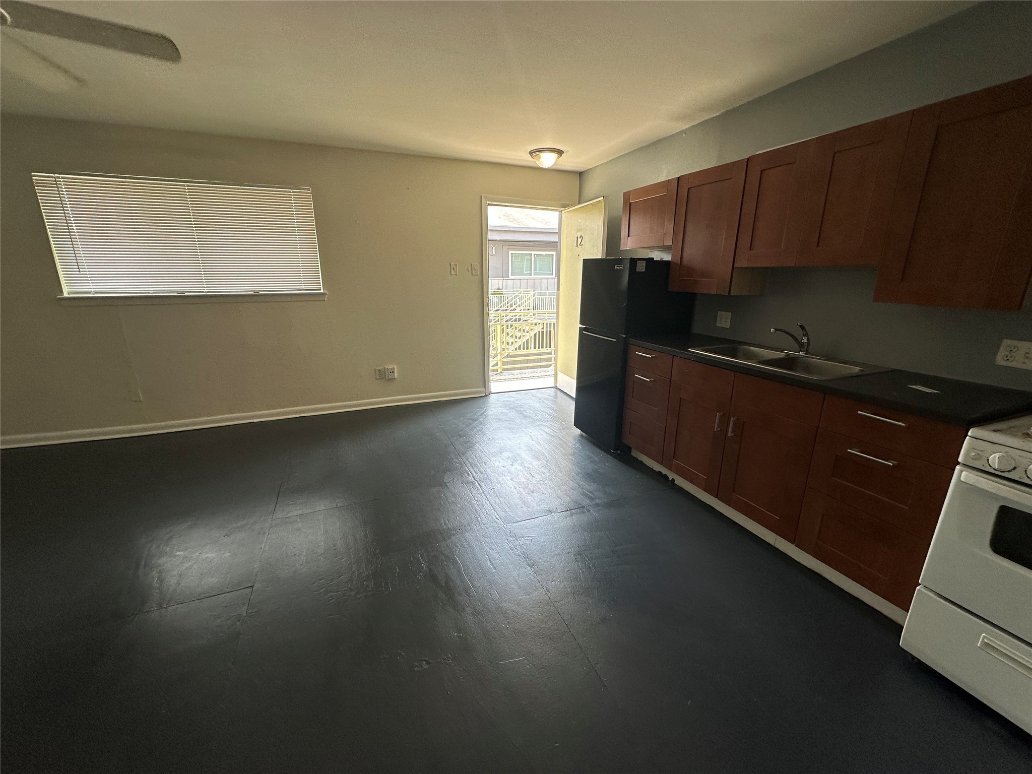 219 West Alabama 12 Property Photo 6