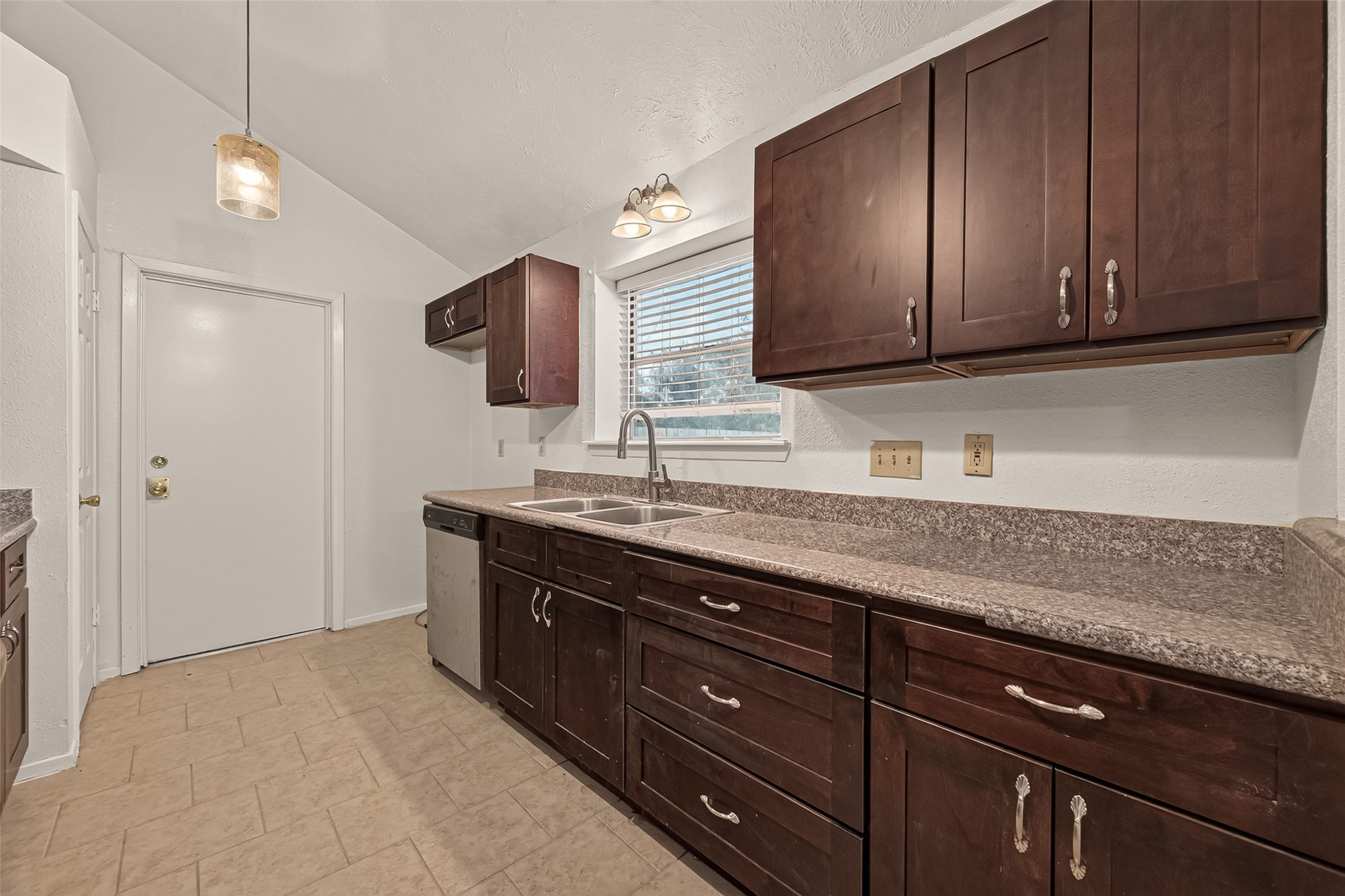 2714 S Brompton Drive Property Photo 15