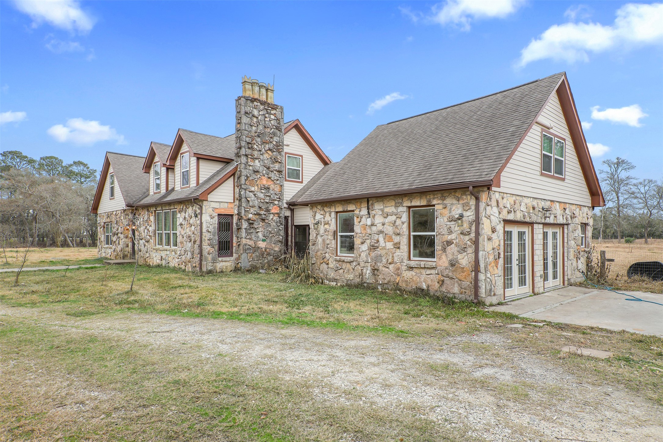 9009 Lazy Lane Property Photo 4