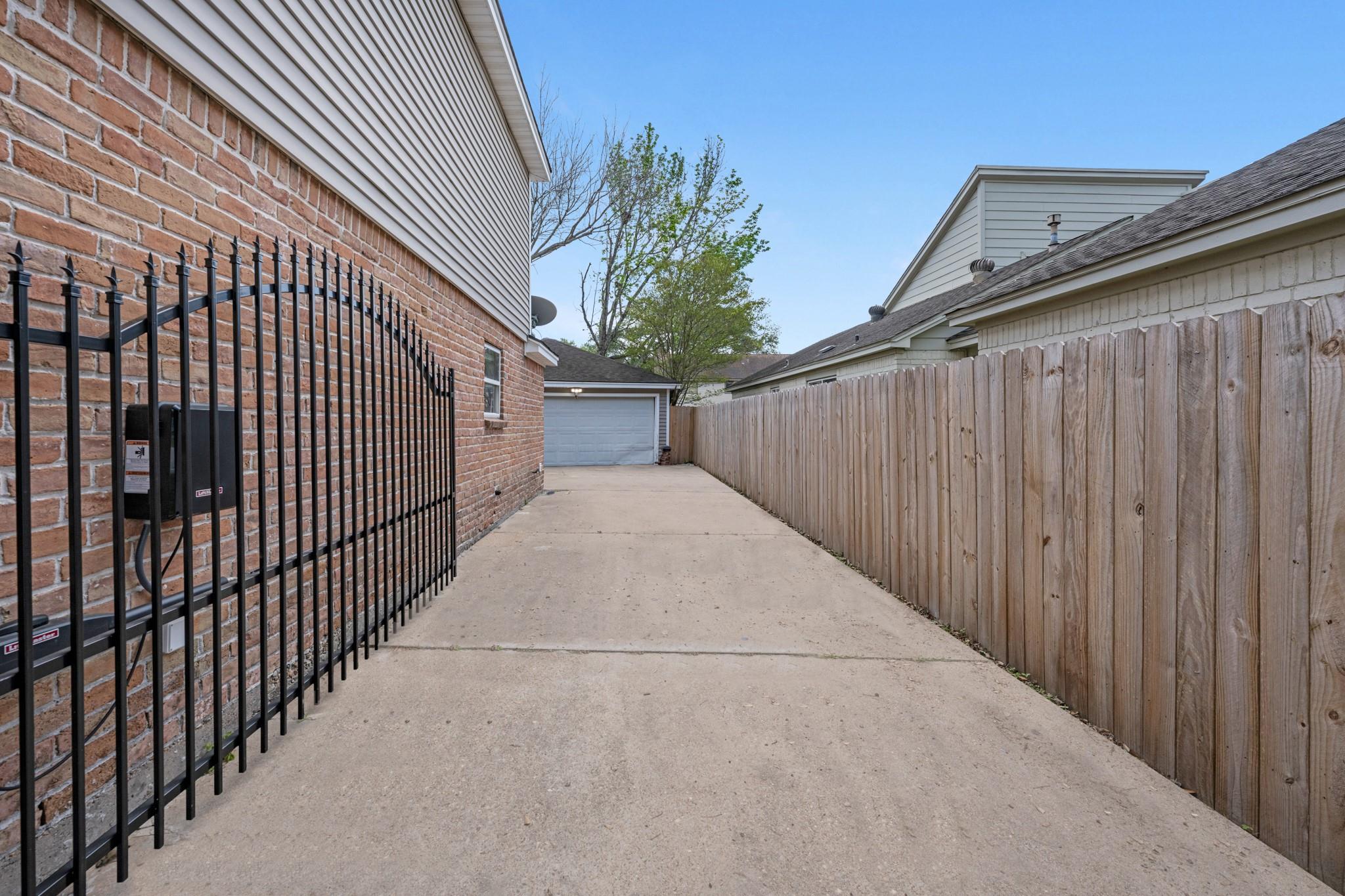 11319 Briar Forest Drive Property Photo 2