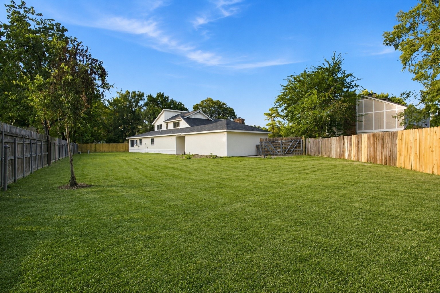 9915 Baronshire Round Property Photo 3