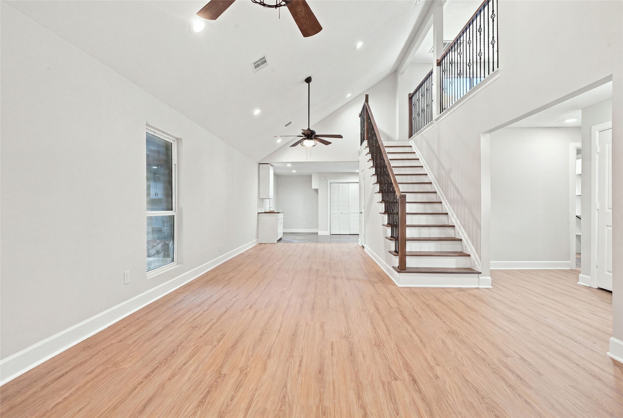 9915 Baronshire Round Property Photo 11