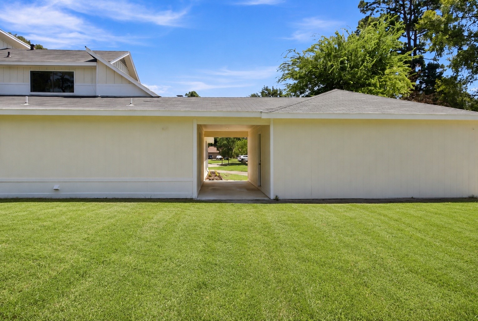 9915 Baronshire Round Property Photo 37