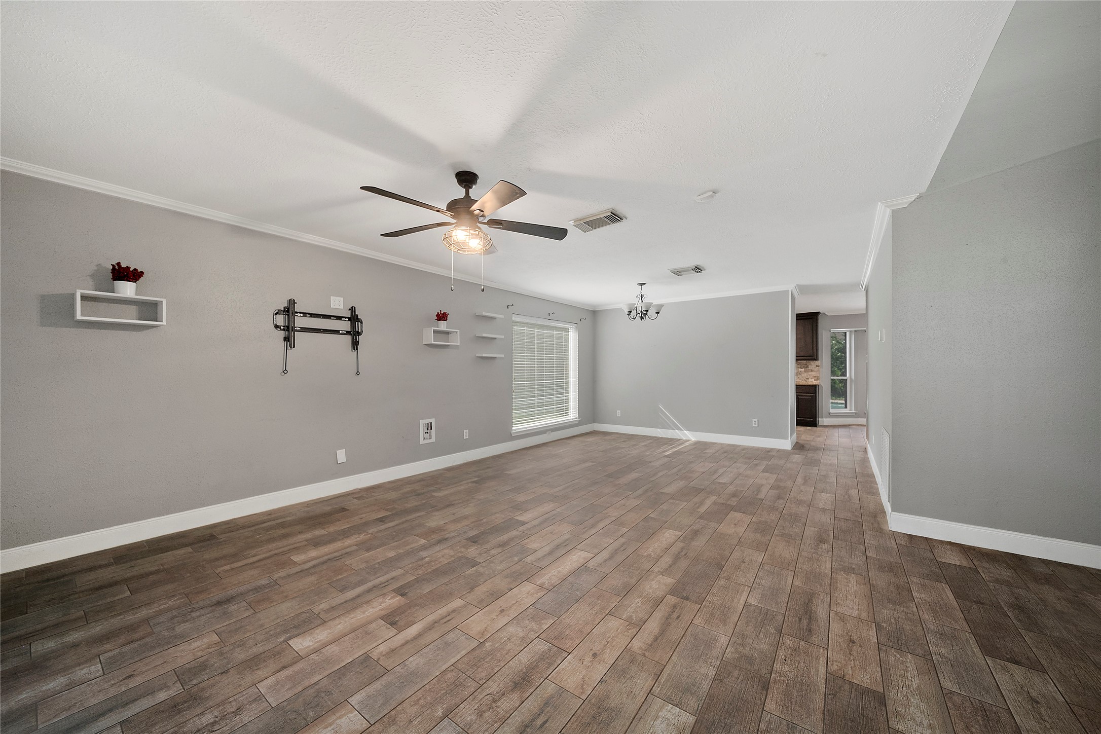 1801 Palo Duro Street Property Photo 4