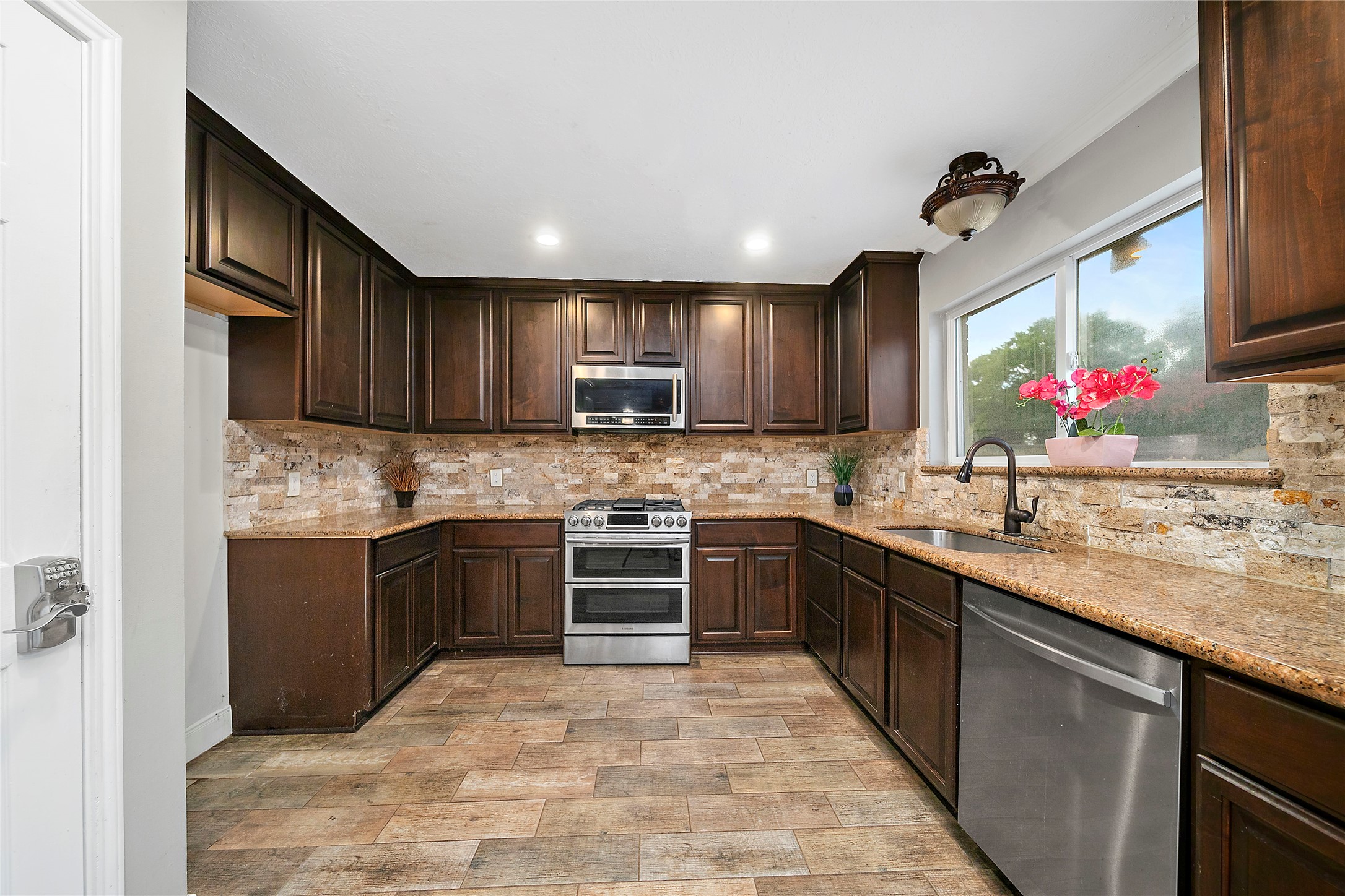 1801 Palo Duro Street Property Photo 6