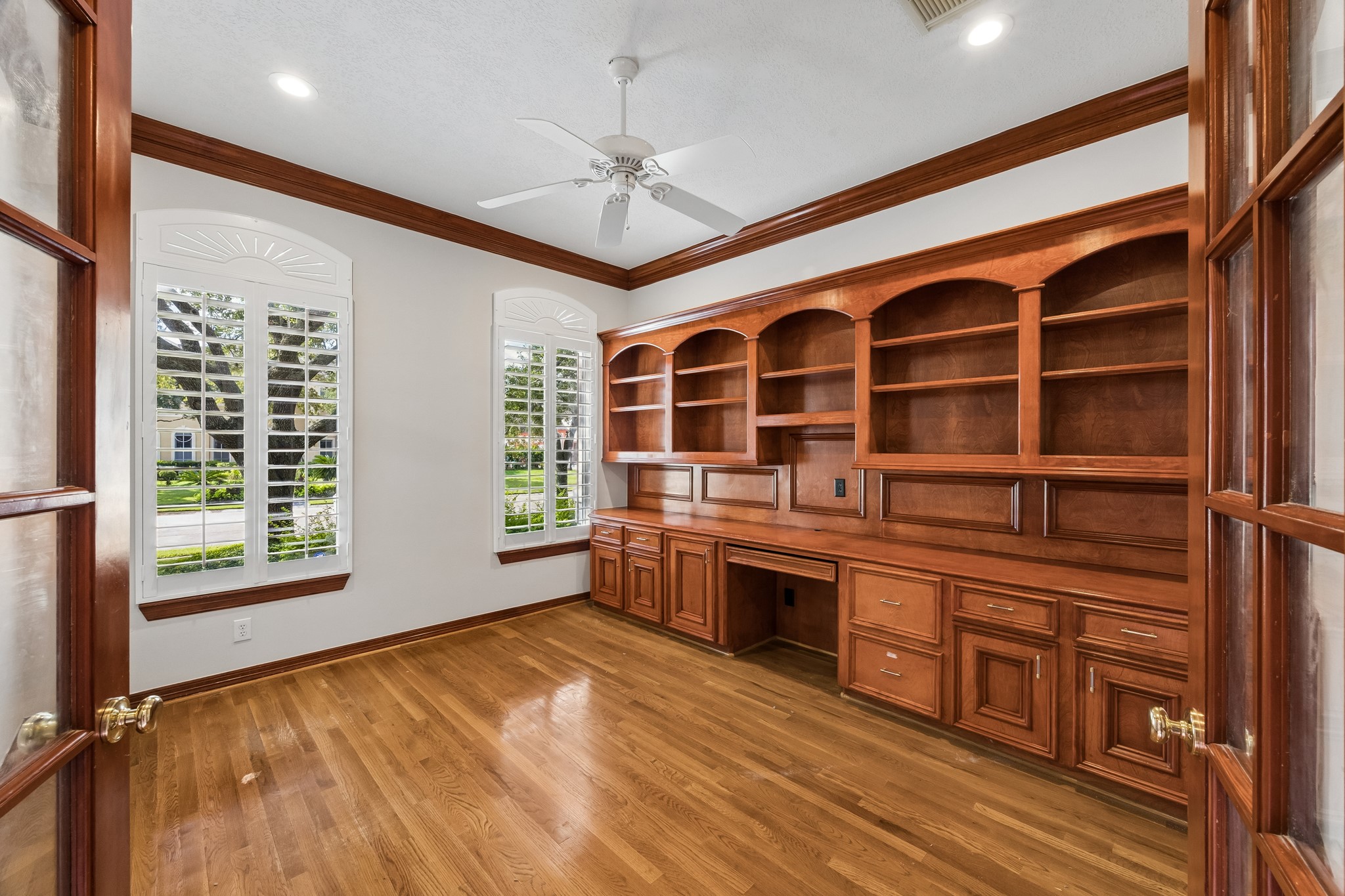 2731 Lakecrest Drive Property Photo 5