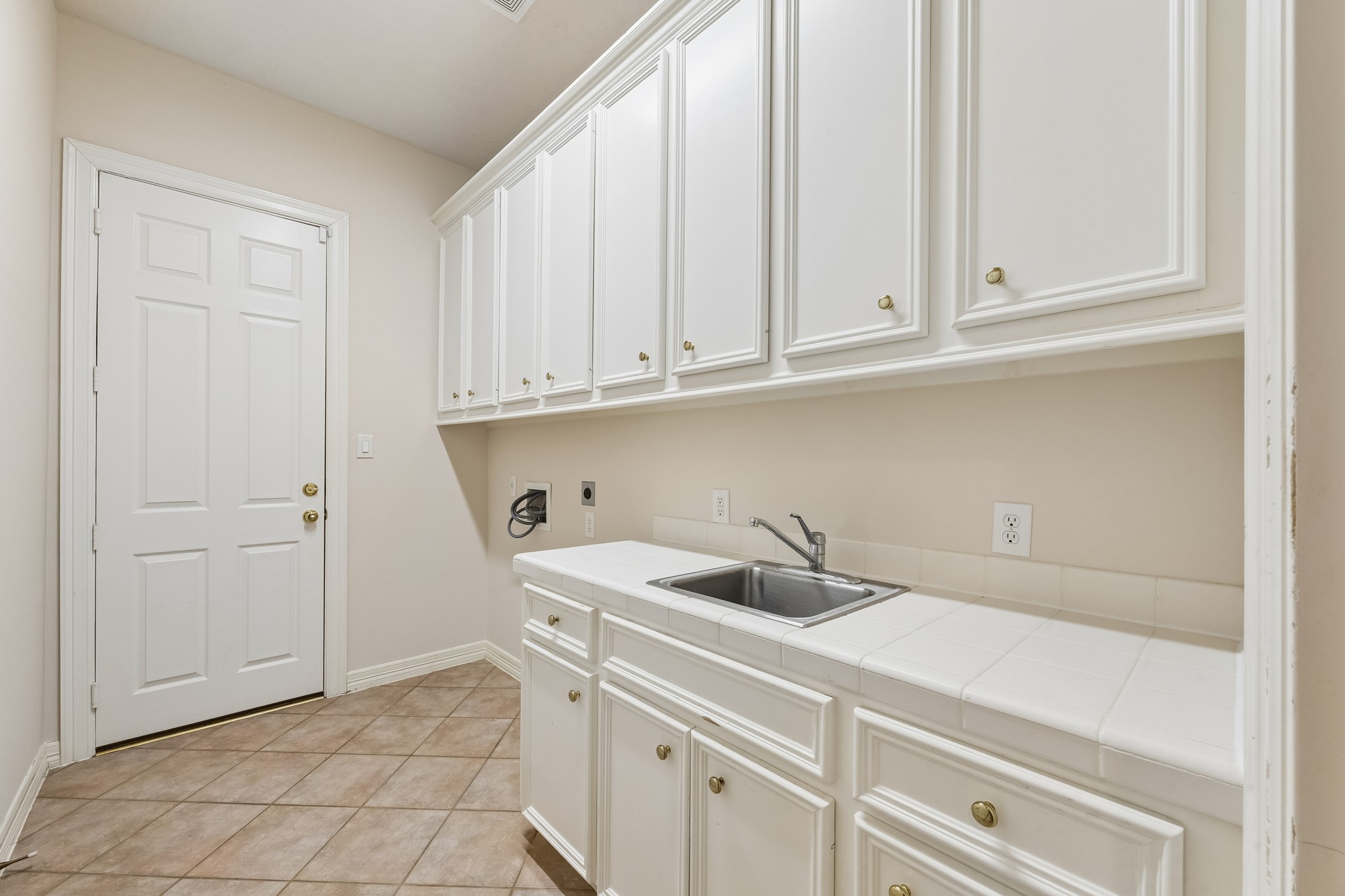 2731 Lakecrest Drive Property Photo 13