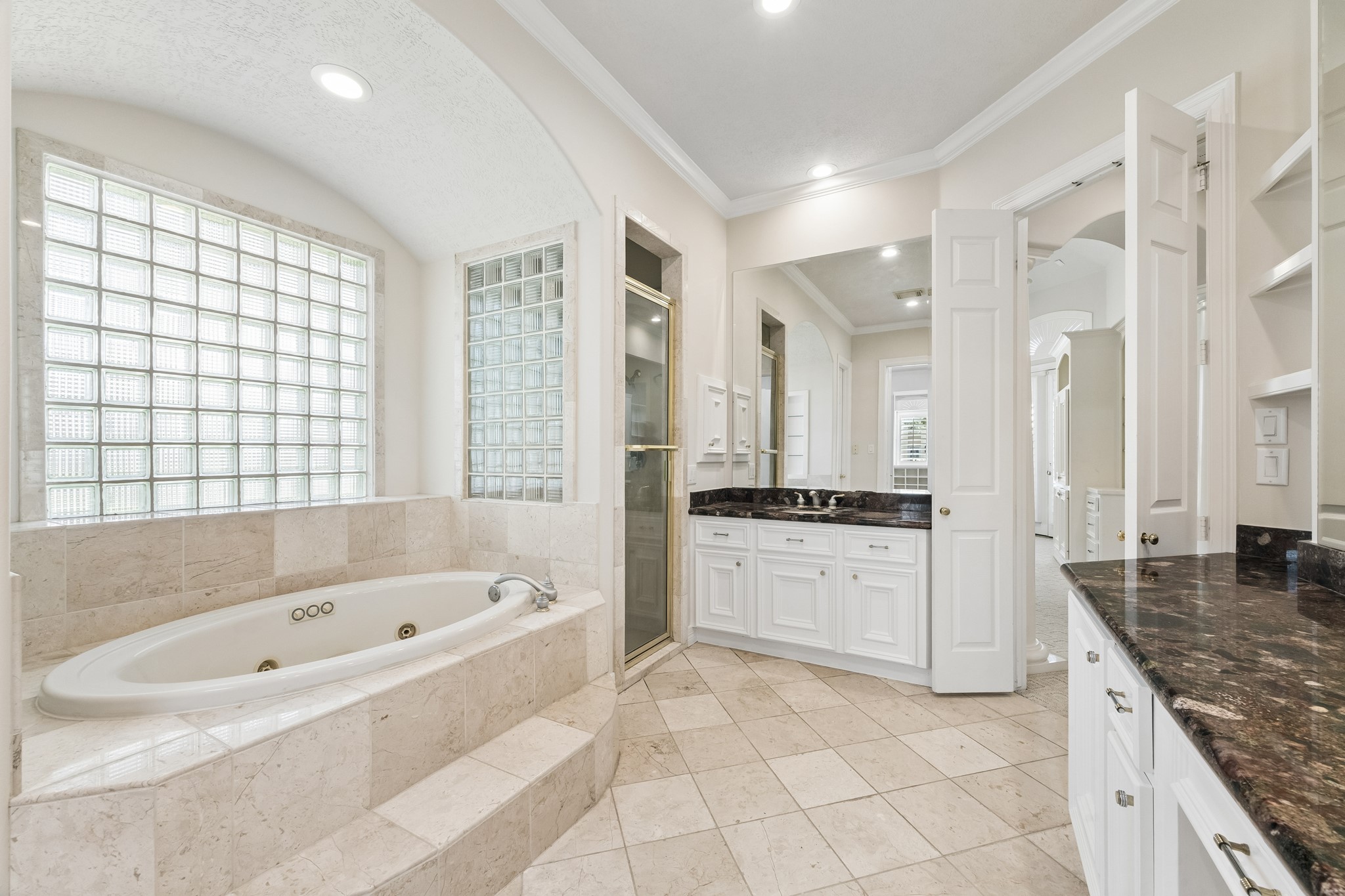 2731 Lakecrest Drive Property Photo 17