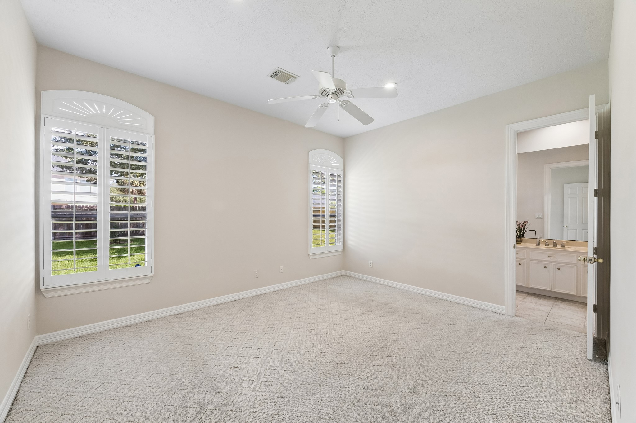 2731 Lakecrest Drive Property Photo 19