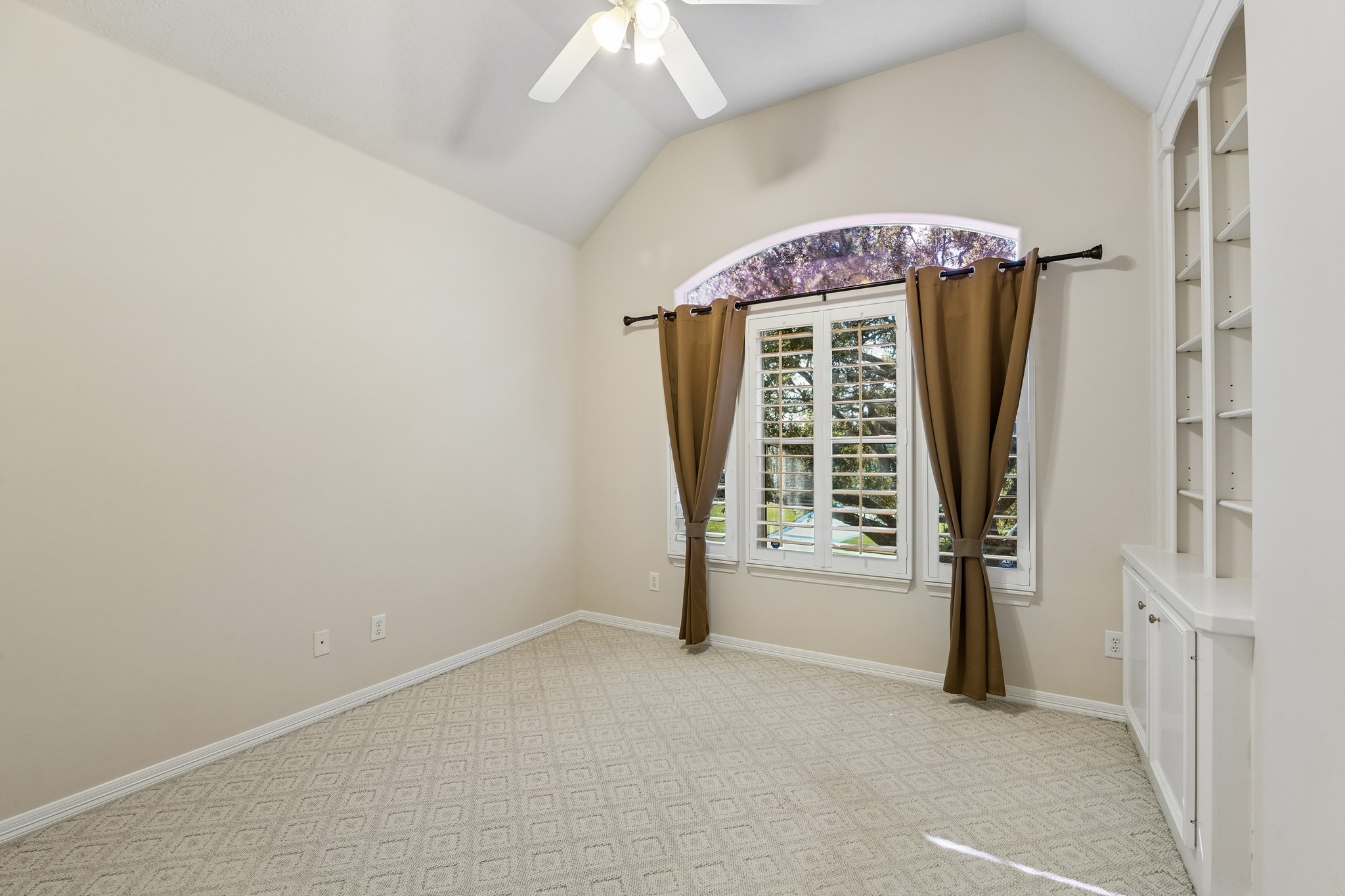 2731 Lakecrest Drive Property Photo 24