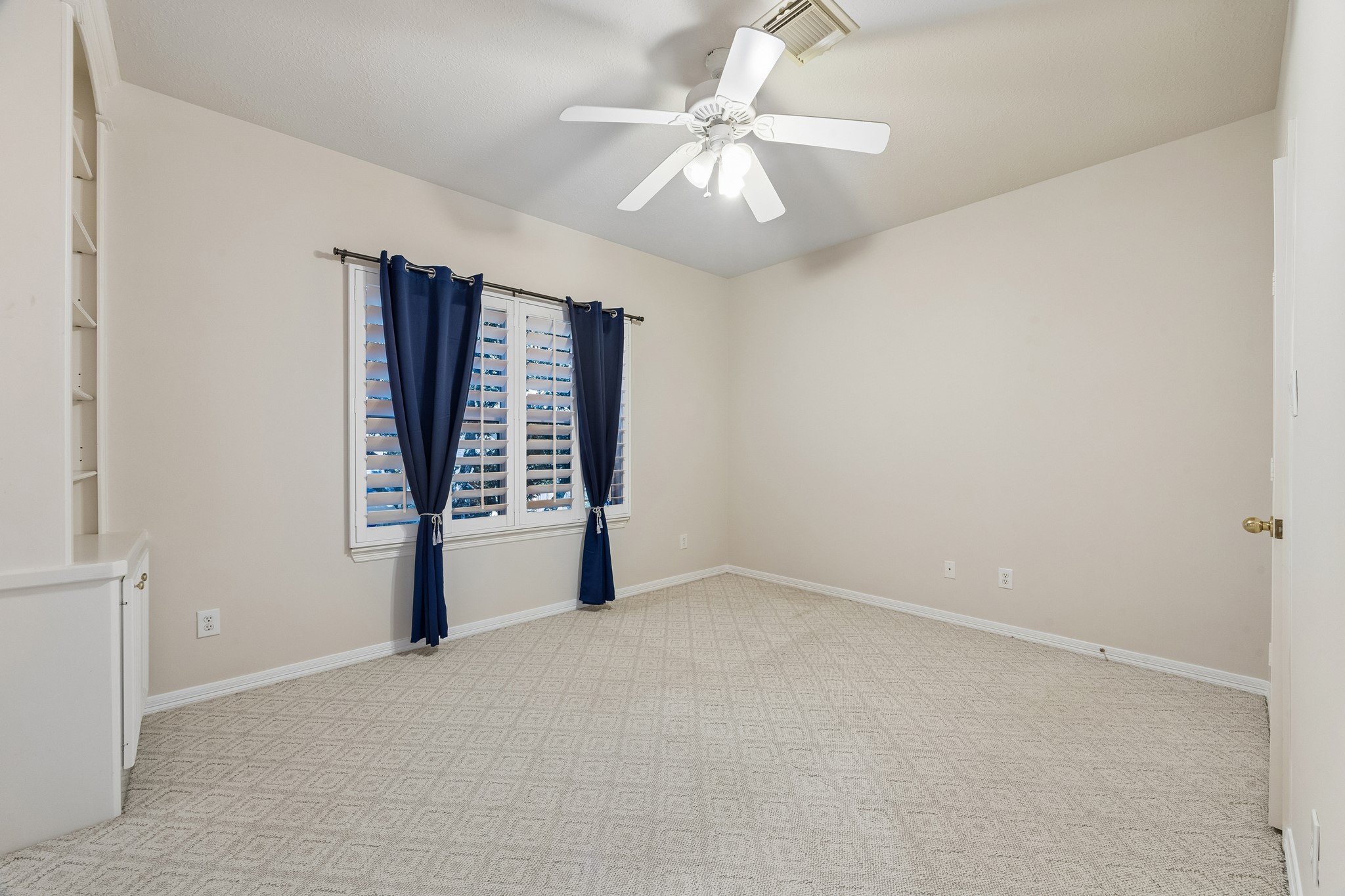 2731 Lakecrest Drive Property Photo 27