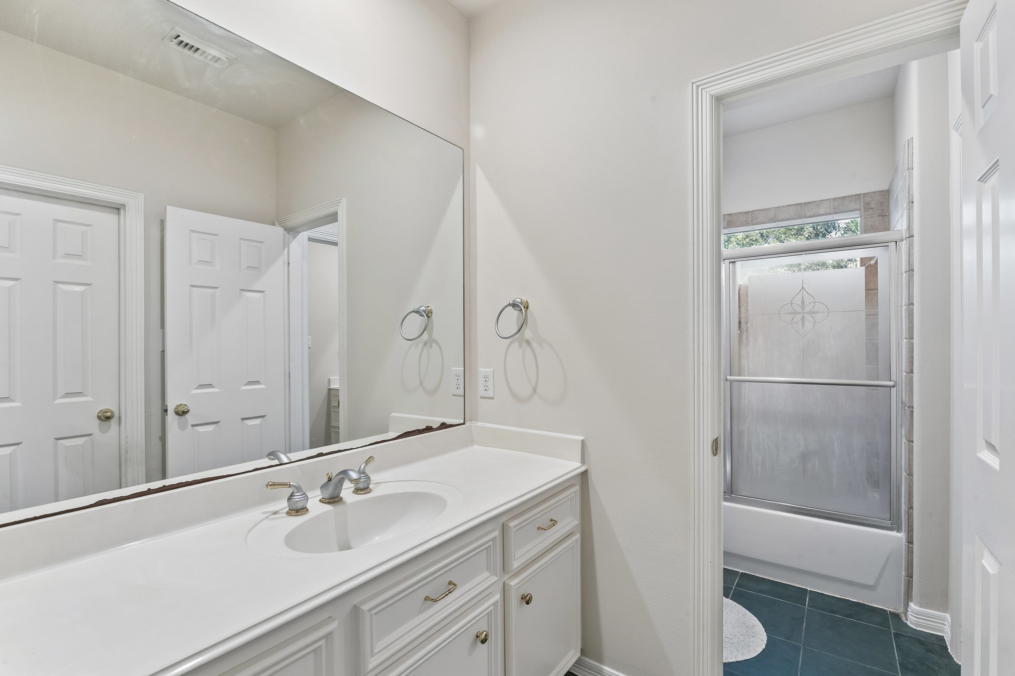 2731 Lakecrest Drive Property Photo 28