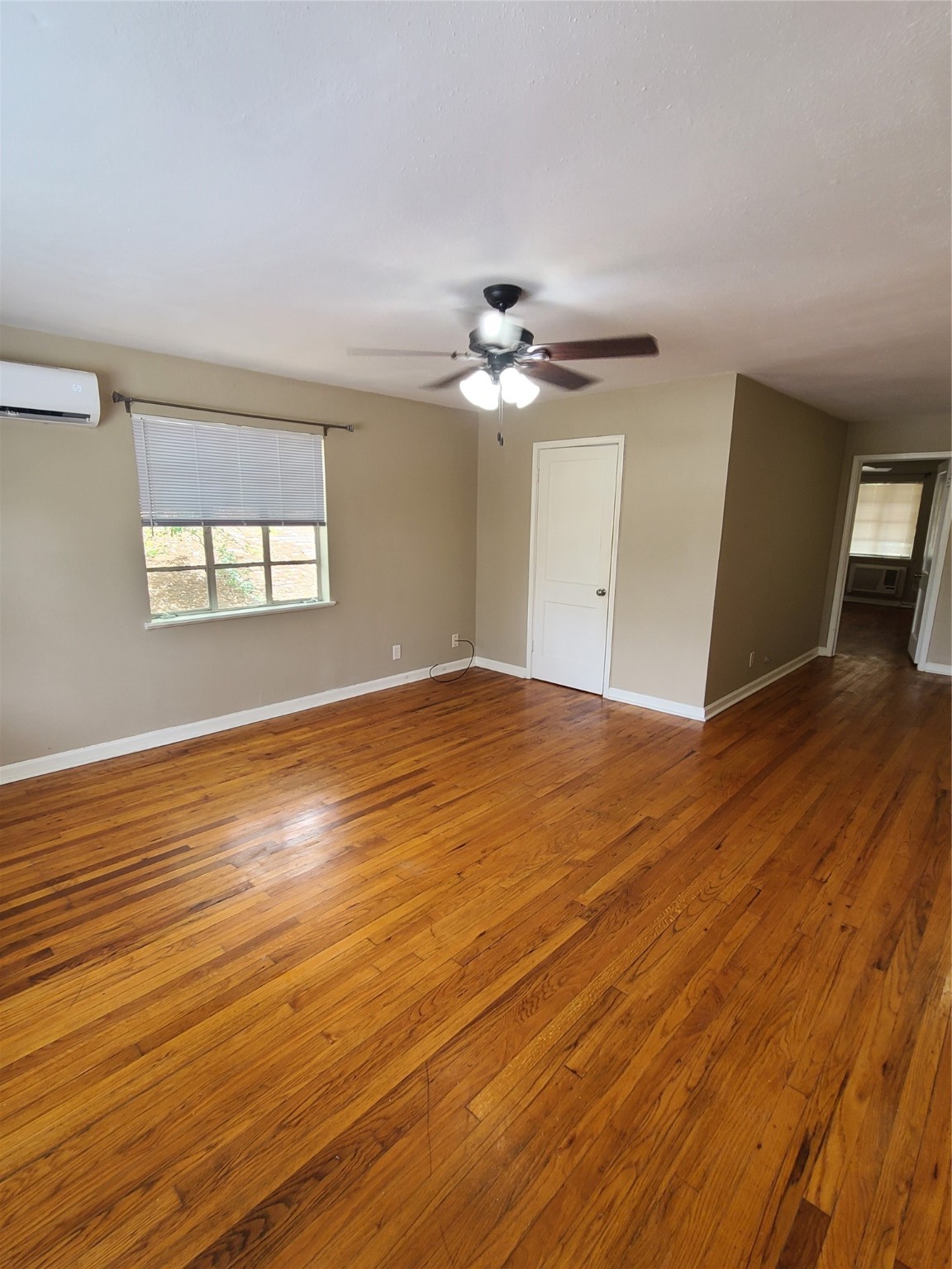 1434 Lawson Street 3 Property Photo 3