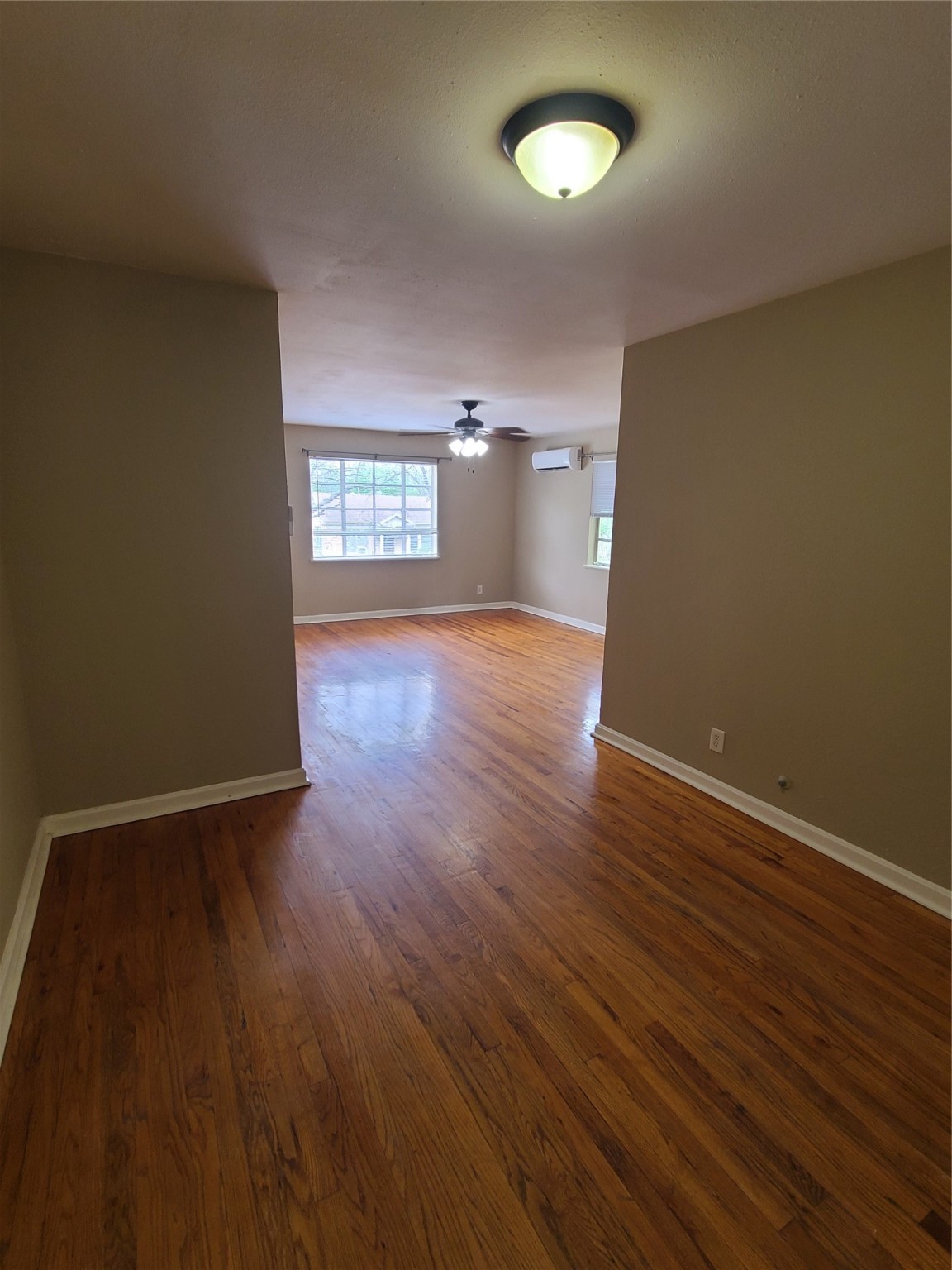 1434 Lawson Street 3 Property Photo 7