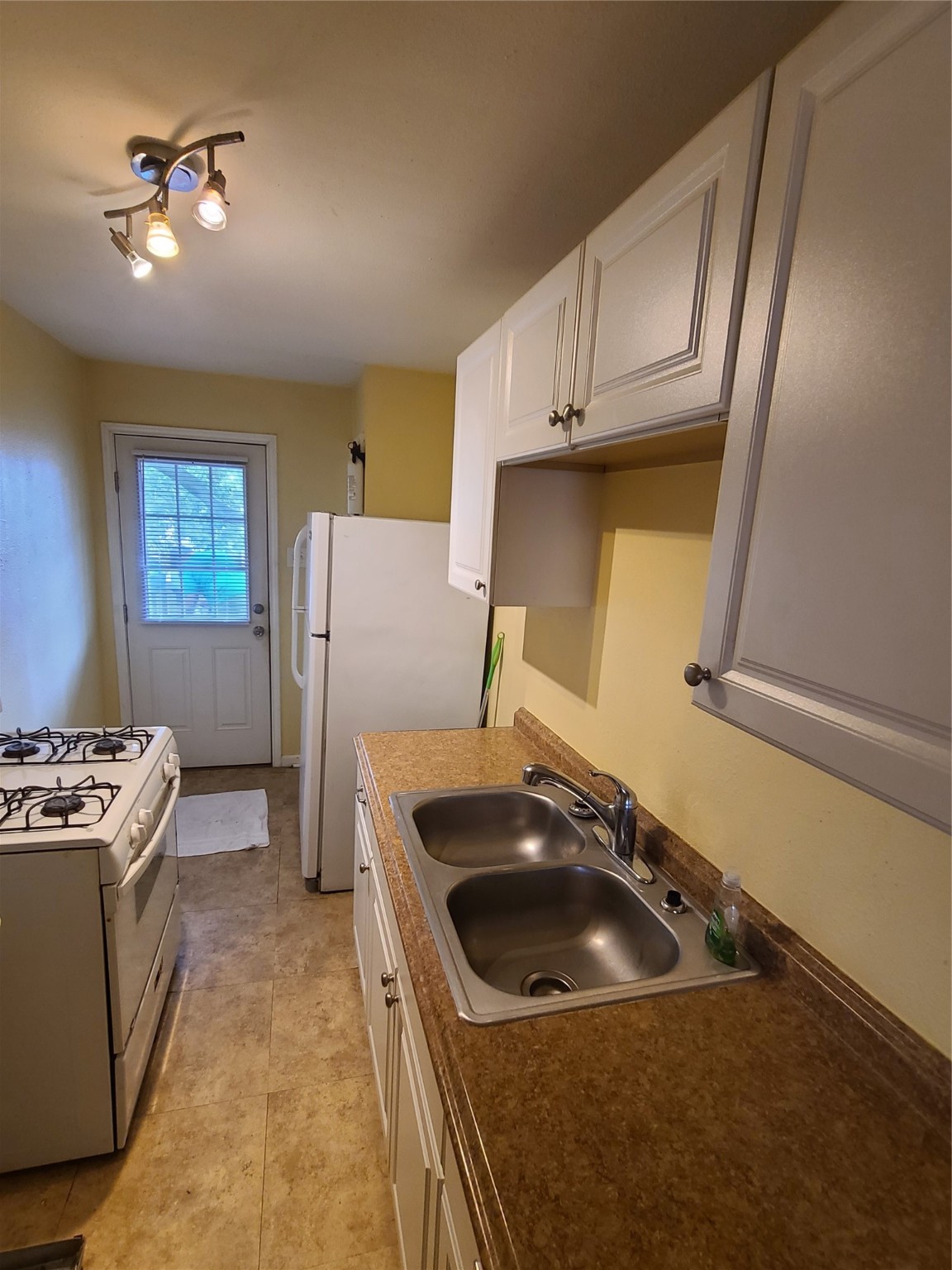 1434 Lawson Street 3 Property Photo 11