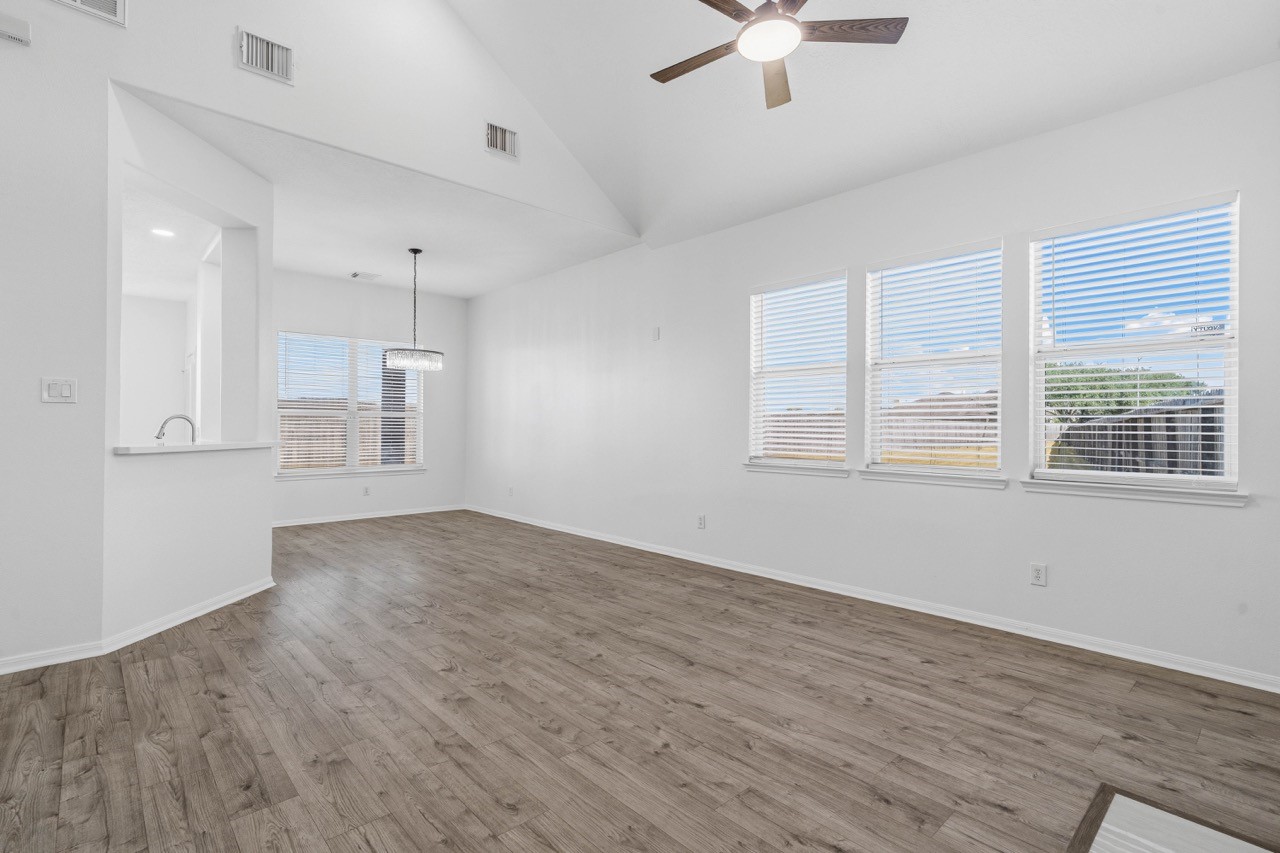 3246 Keithwood Circle W Property Photo 8