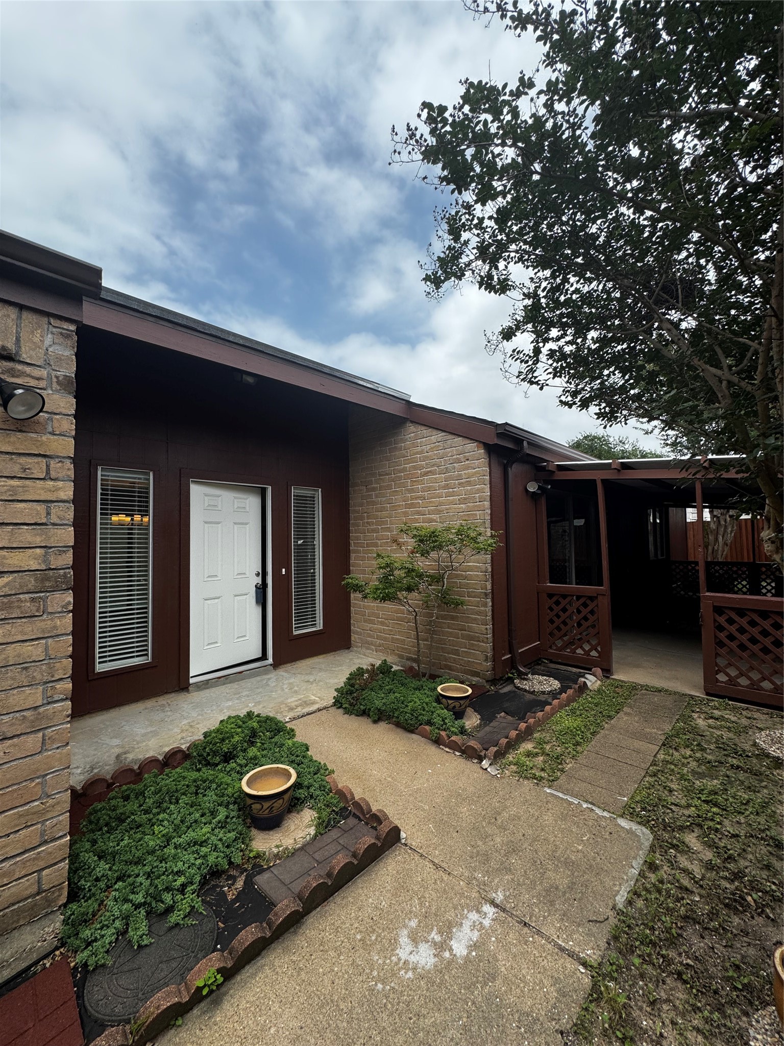 8807 Belle Glen Drive Property Photo 1