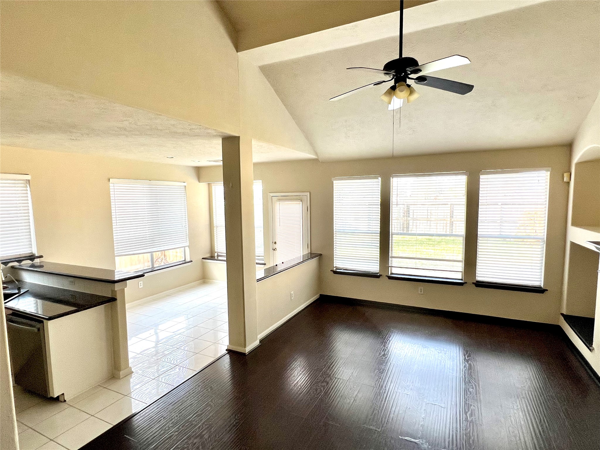 4911 Knights Branch Drive Property Photo 3
