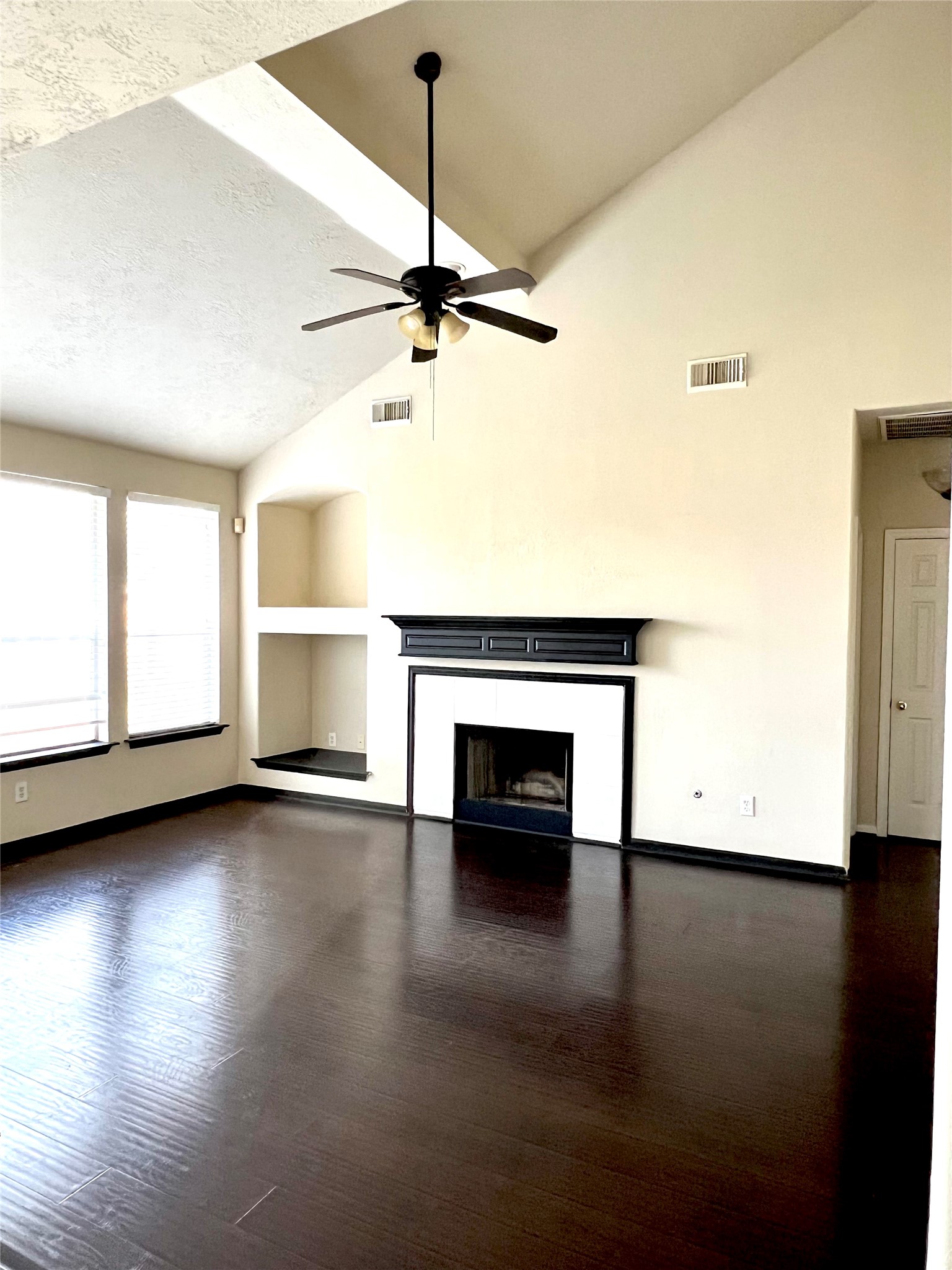 4911 Knights Branch Drive Property Photo 4