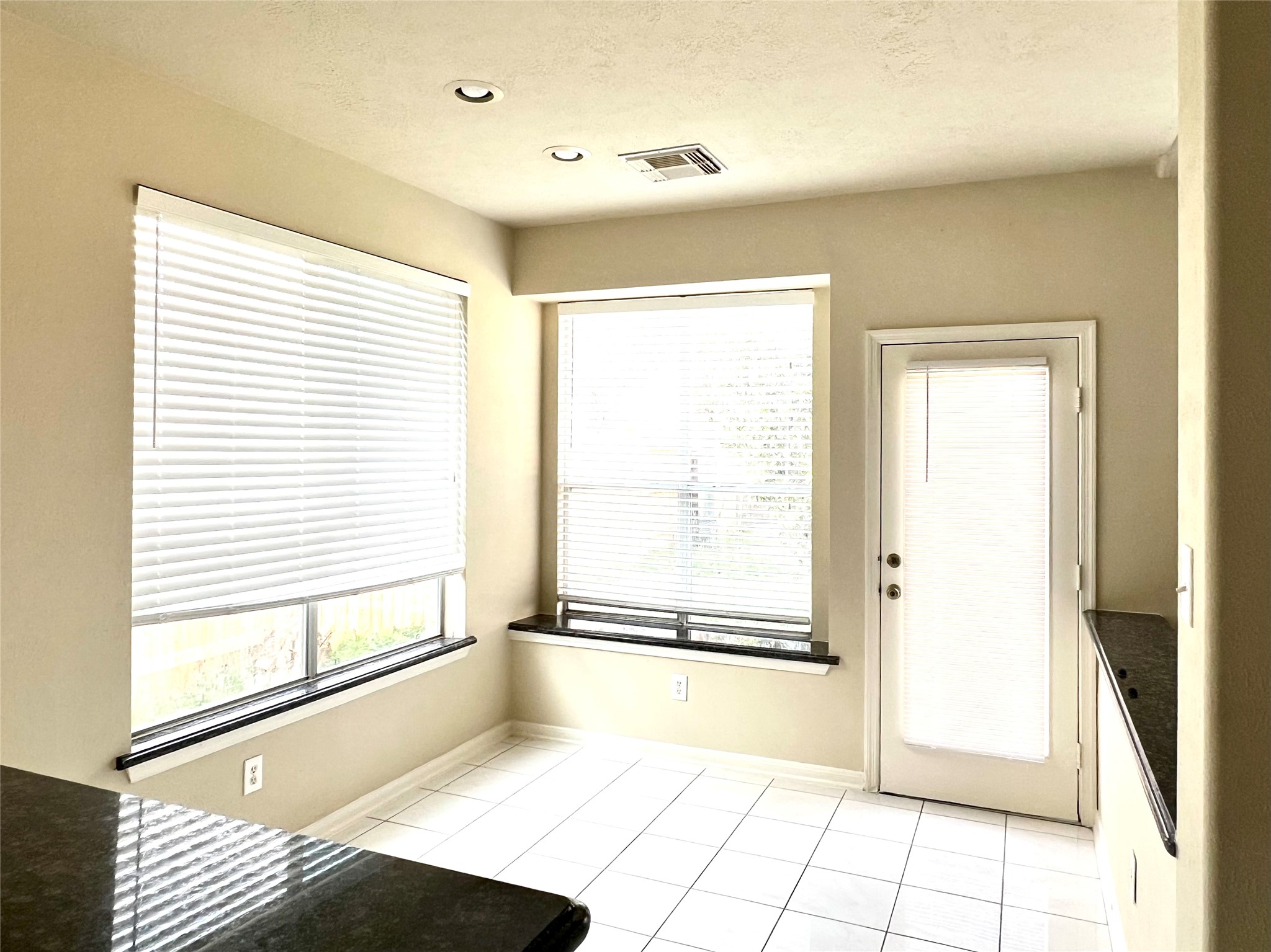 4911 Knights Branch Drive Property Photo 8