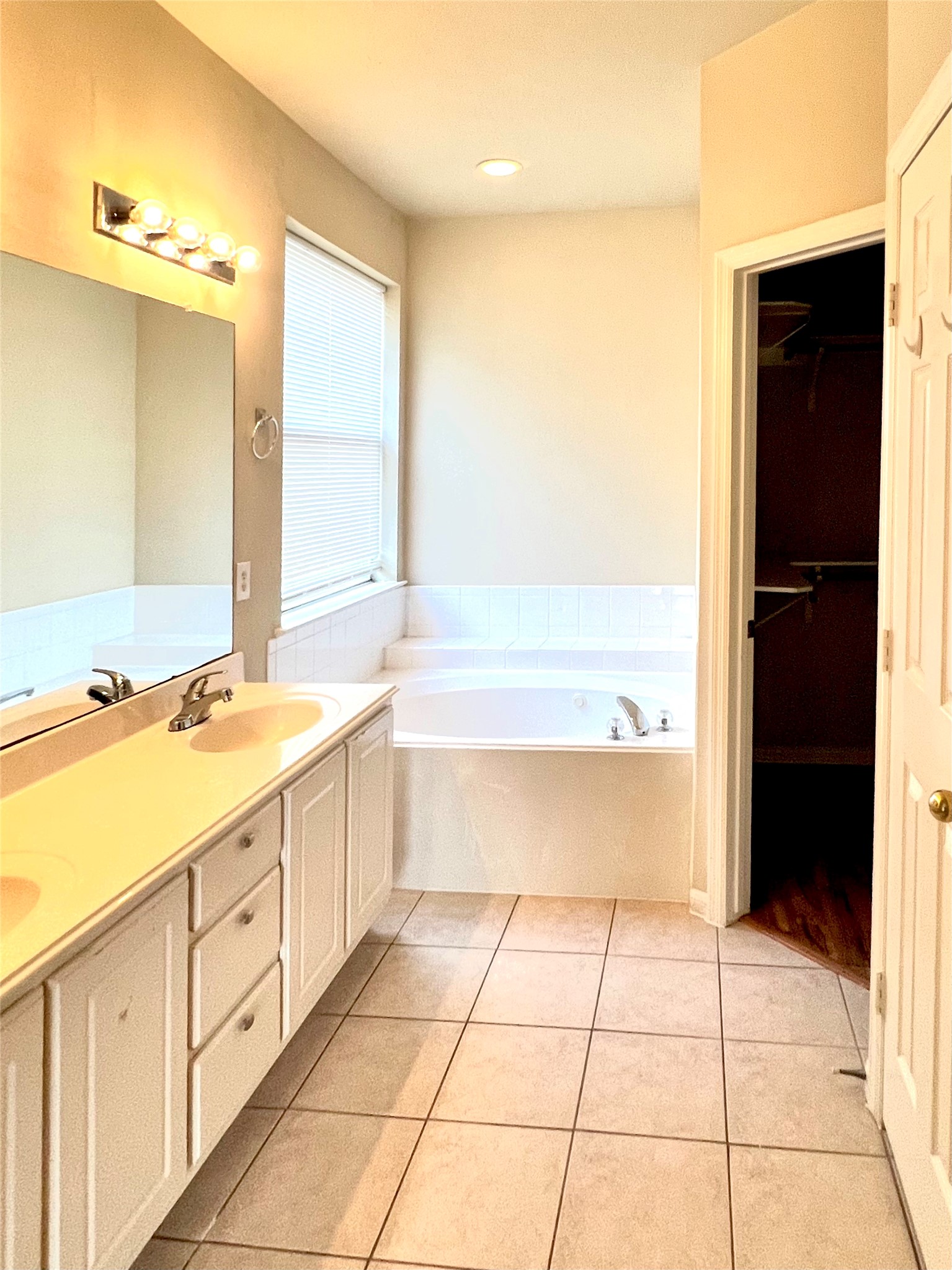 4911 Knights Branch Drive Property Photo 15