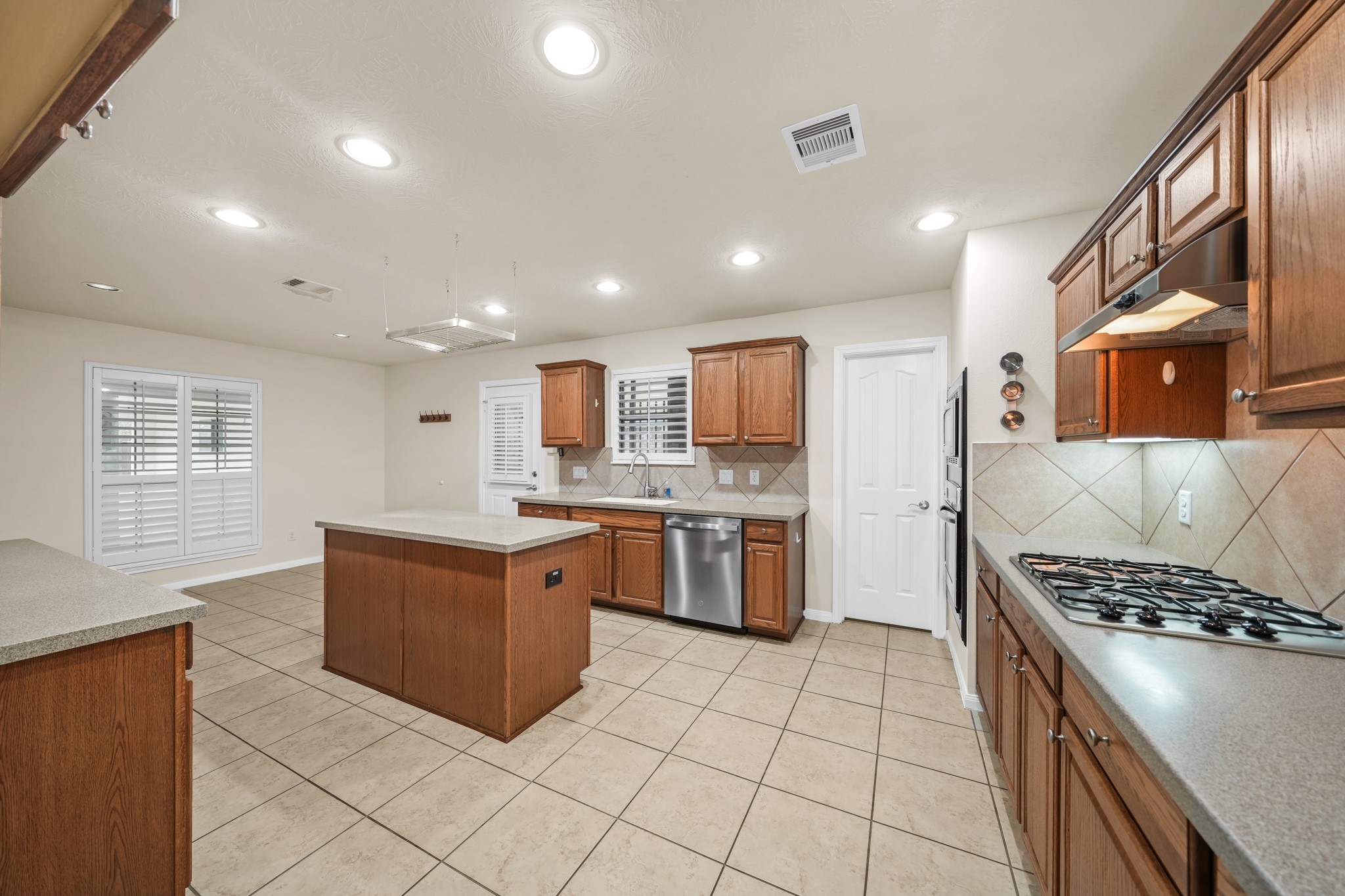 3607 Mustang Lane Property Photo 6