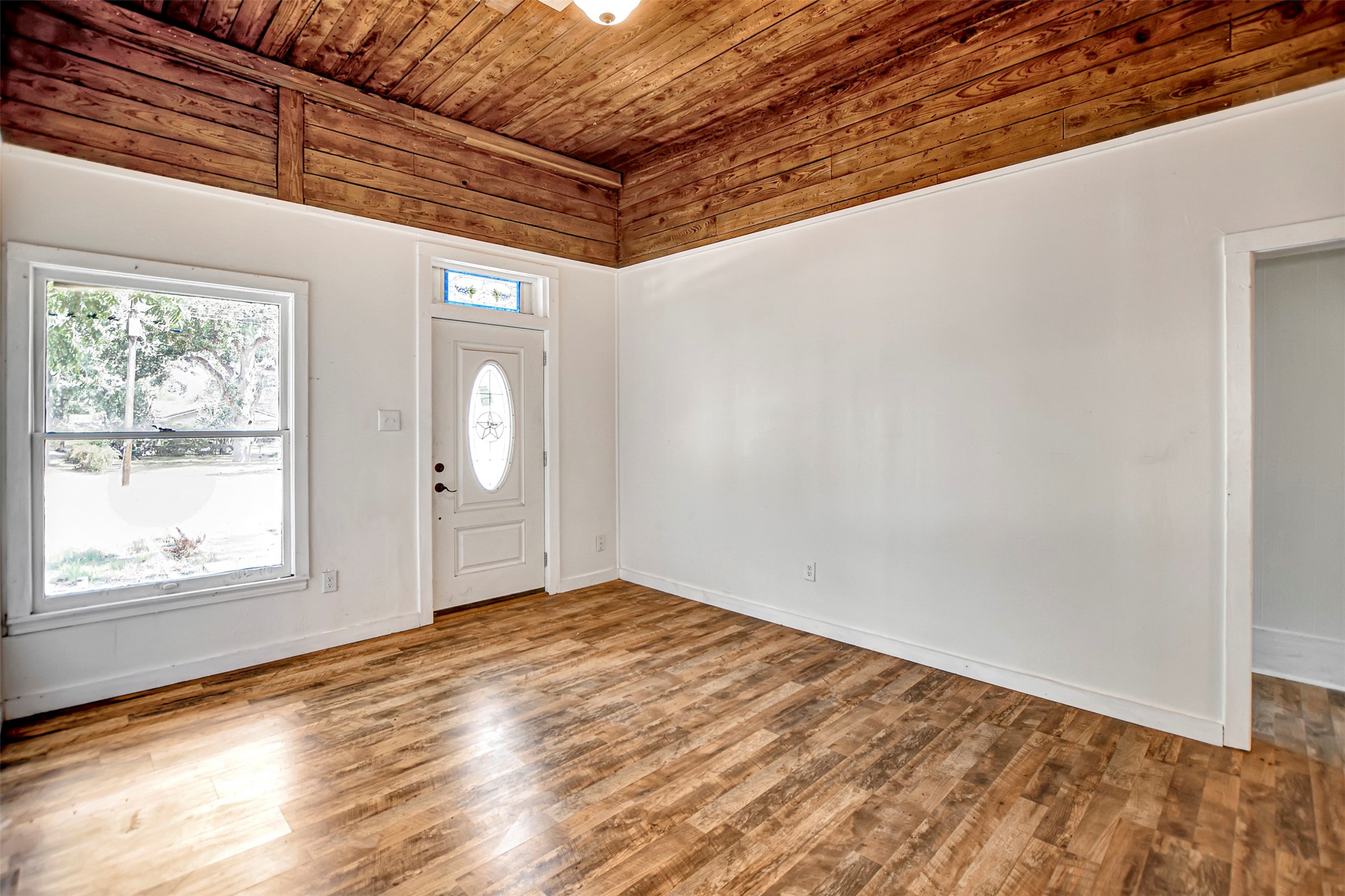 1704 N Houston Avenue Property Photo 6