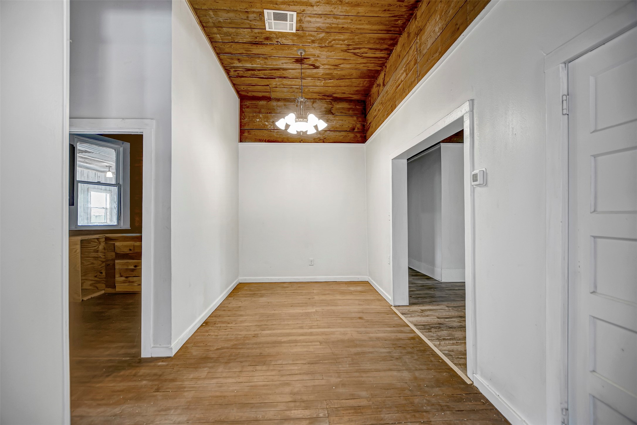 1704 N Houston Avenue Property Photo 7