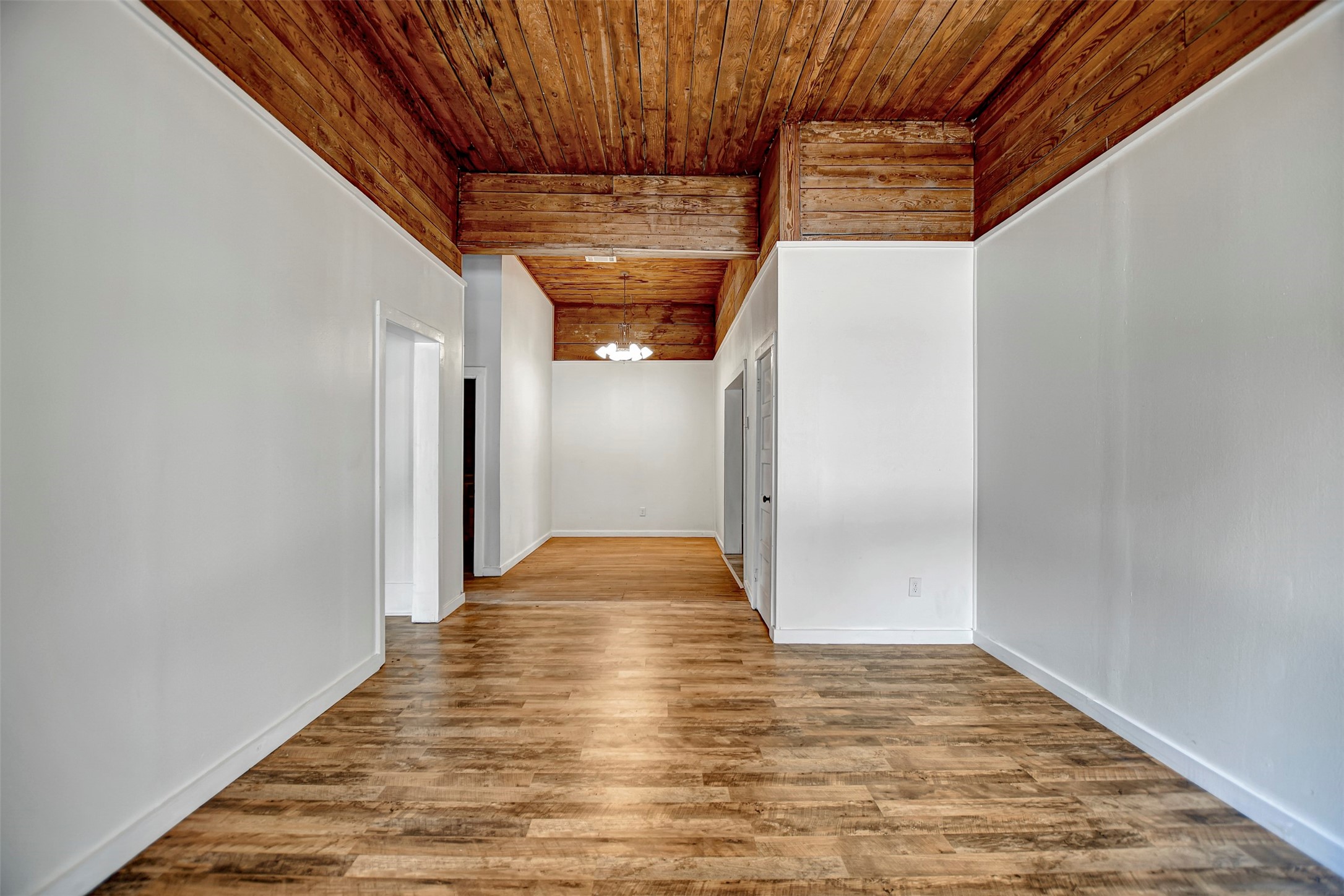 1704 N Houston Avenue Property Photo 8