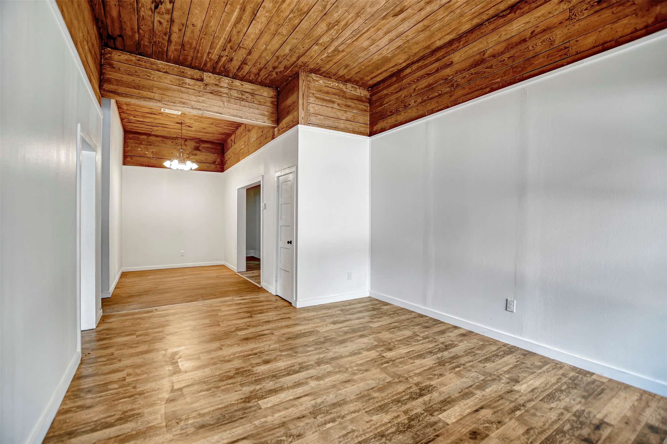 1704 N Houston Avenue Property Photo 9