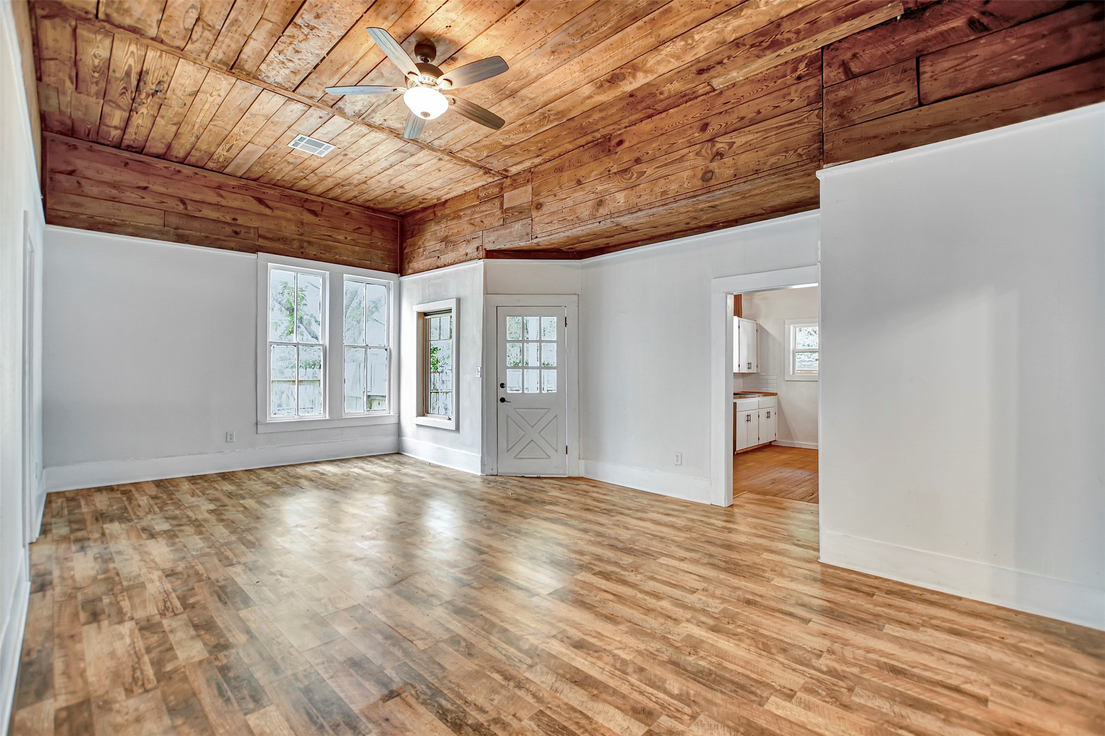 1704 N Houston Avenue Property Photo 15