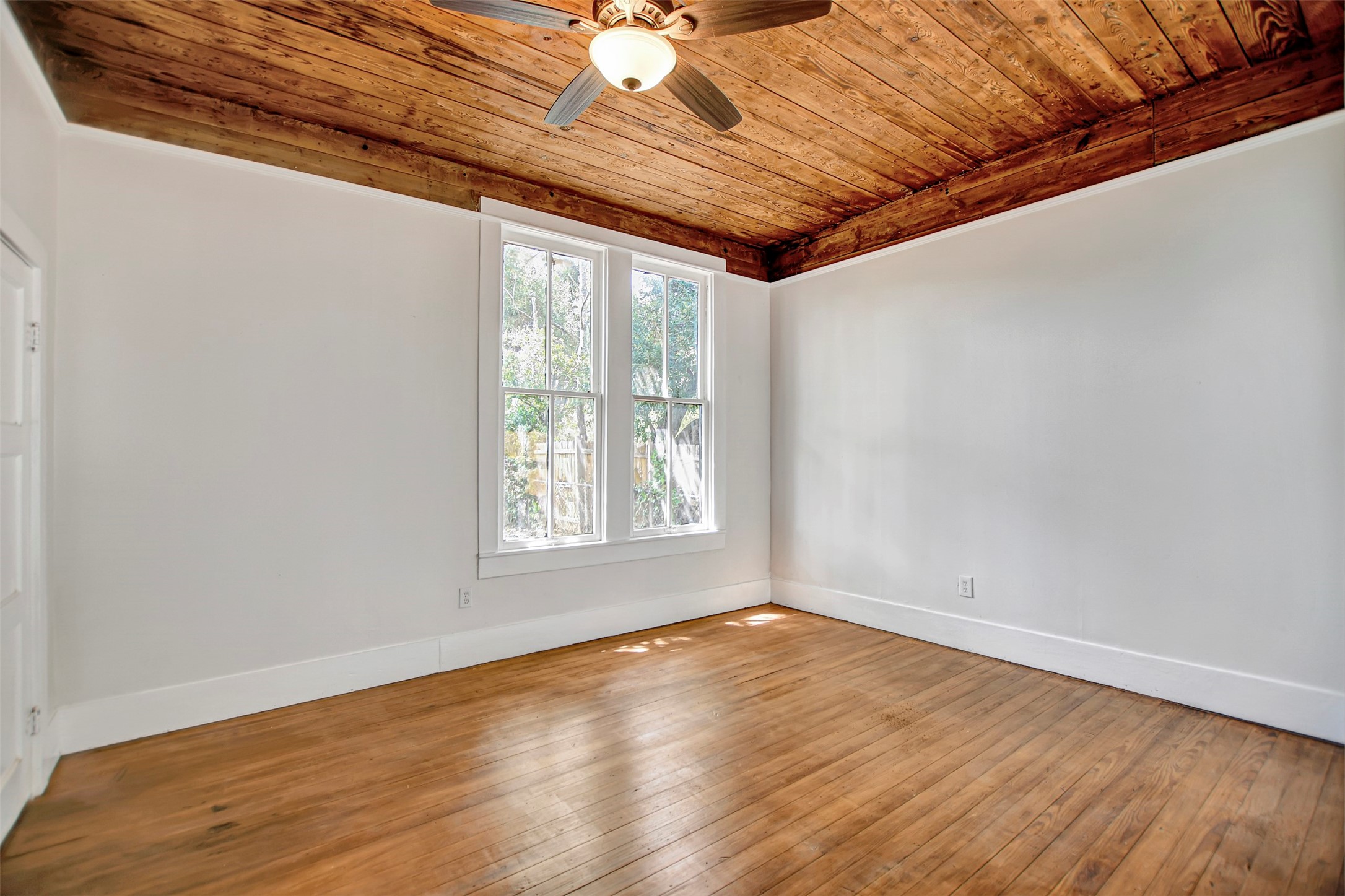 1704 N Houston Avenue Property Photo 23