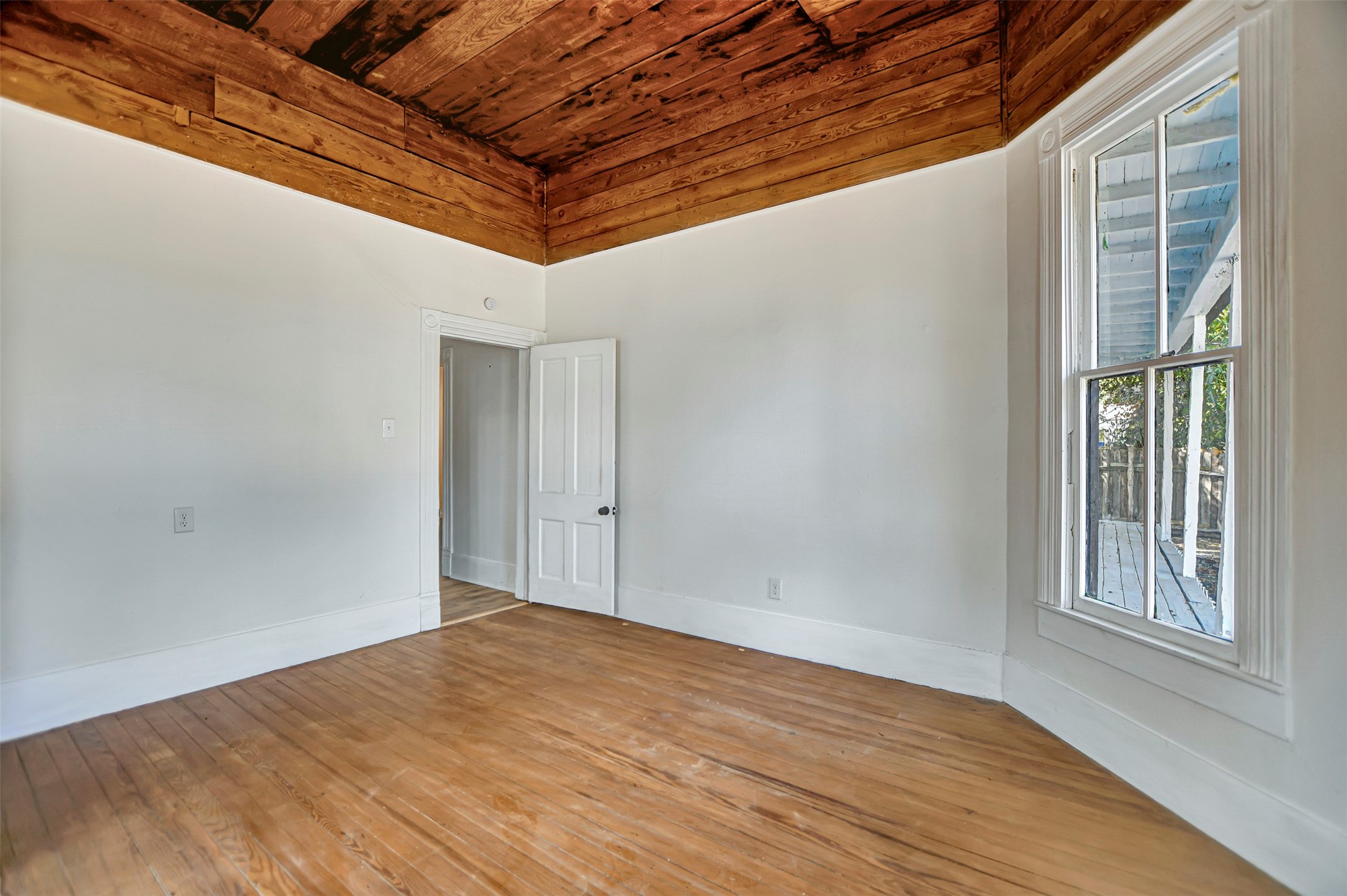 1704 N Houston Avenue Property Photo 28